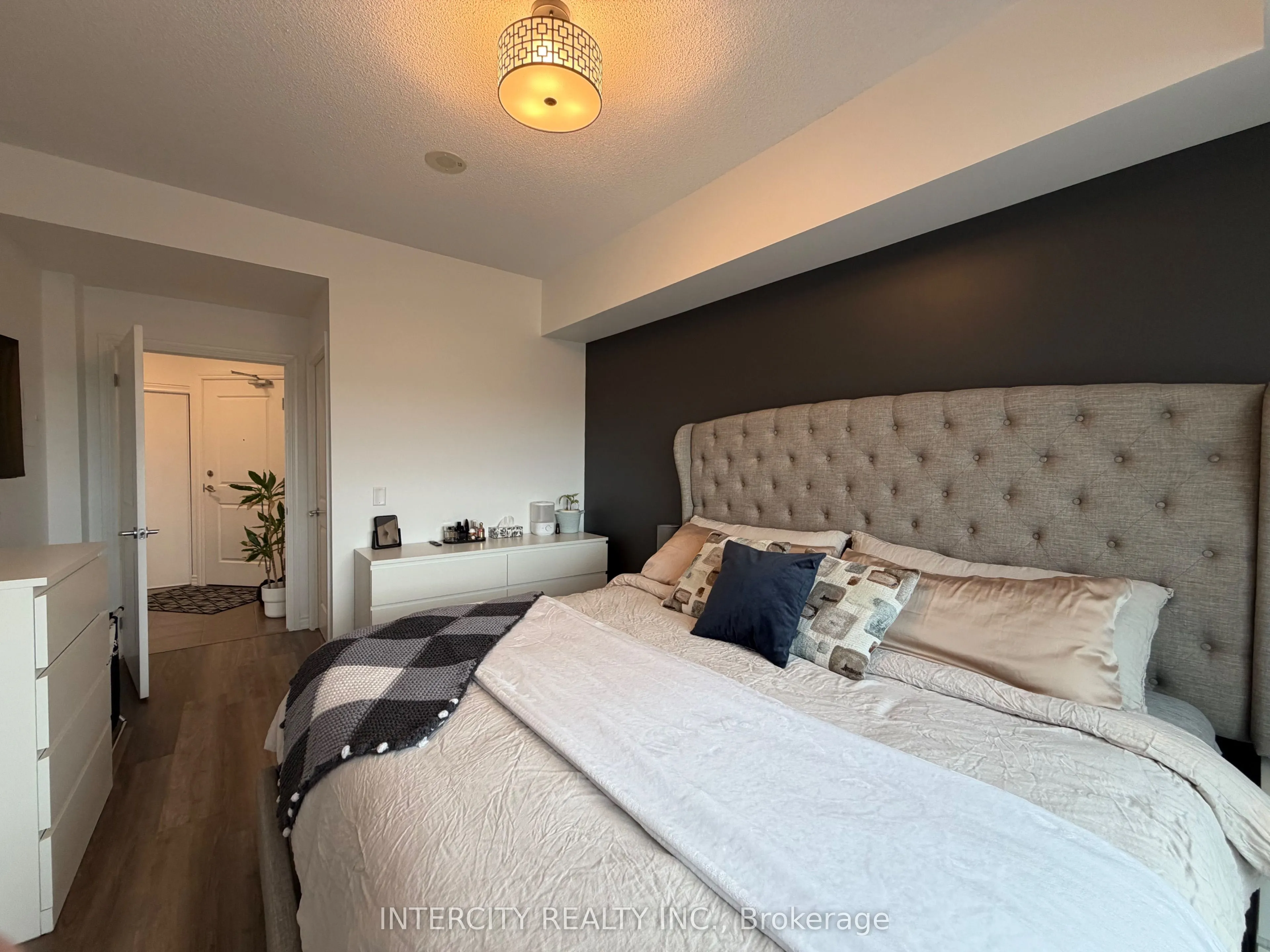 7730 Kipling Avenue #802