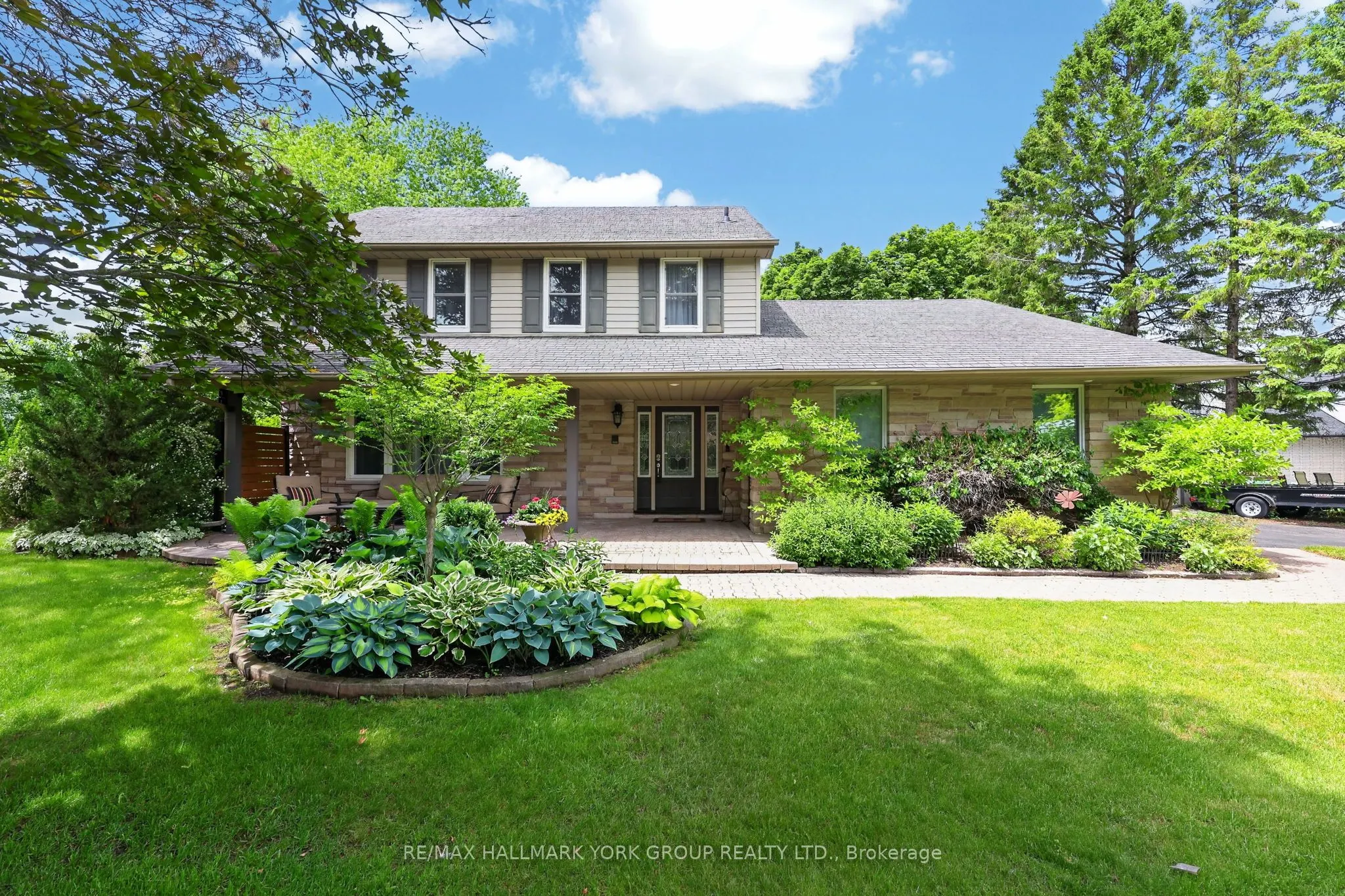 8 Grant Court