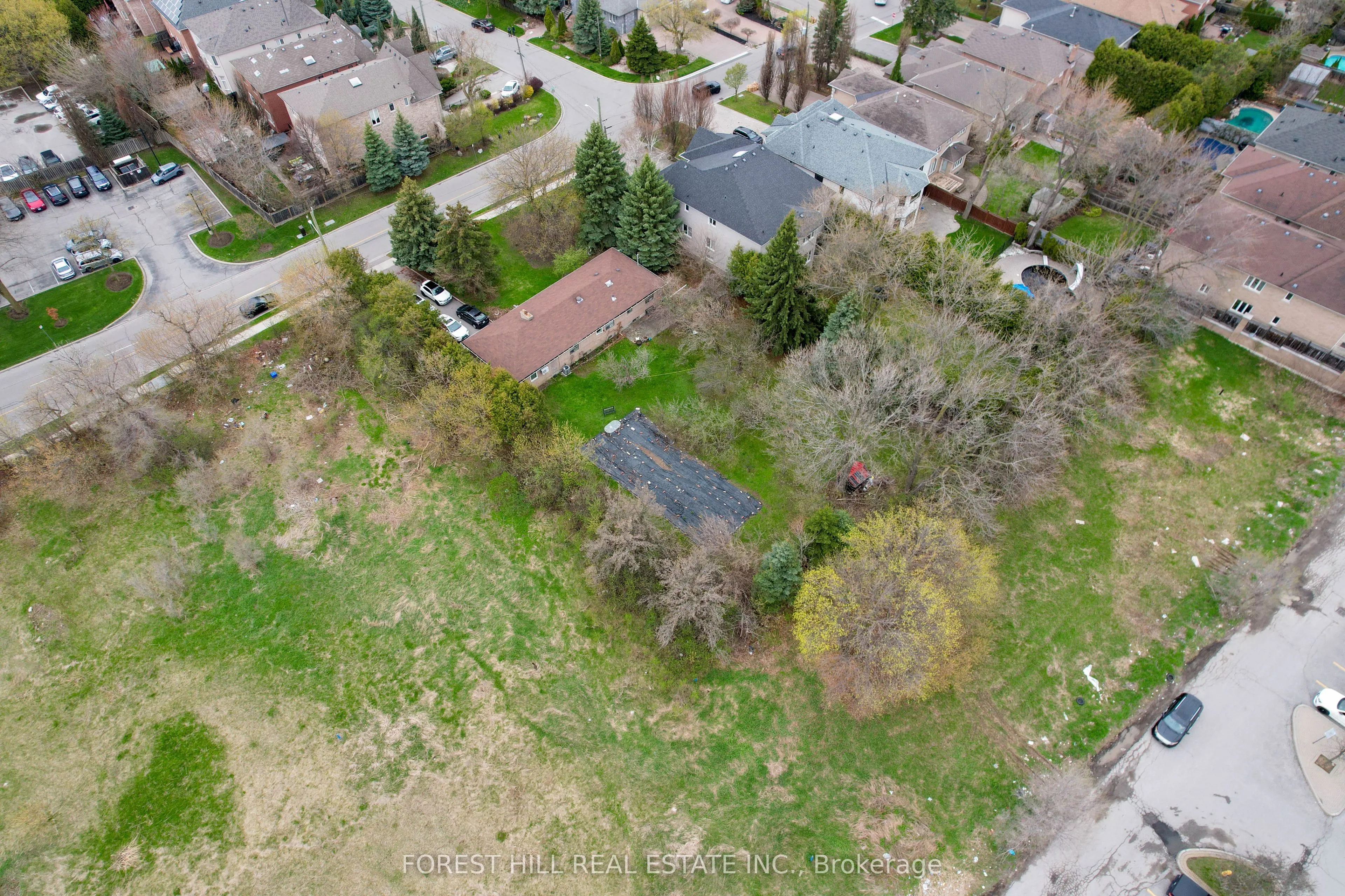 27 Vaughan Boulevard