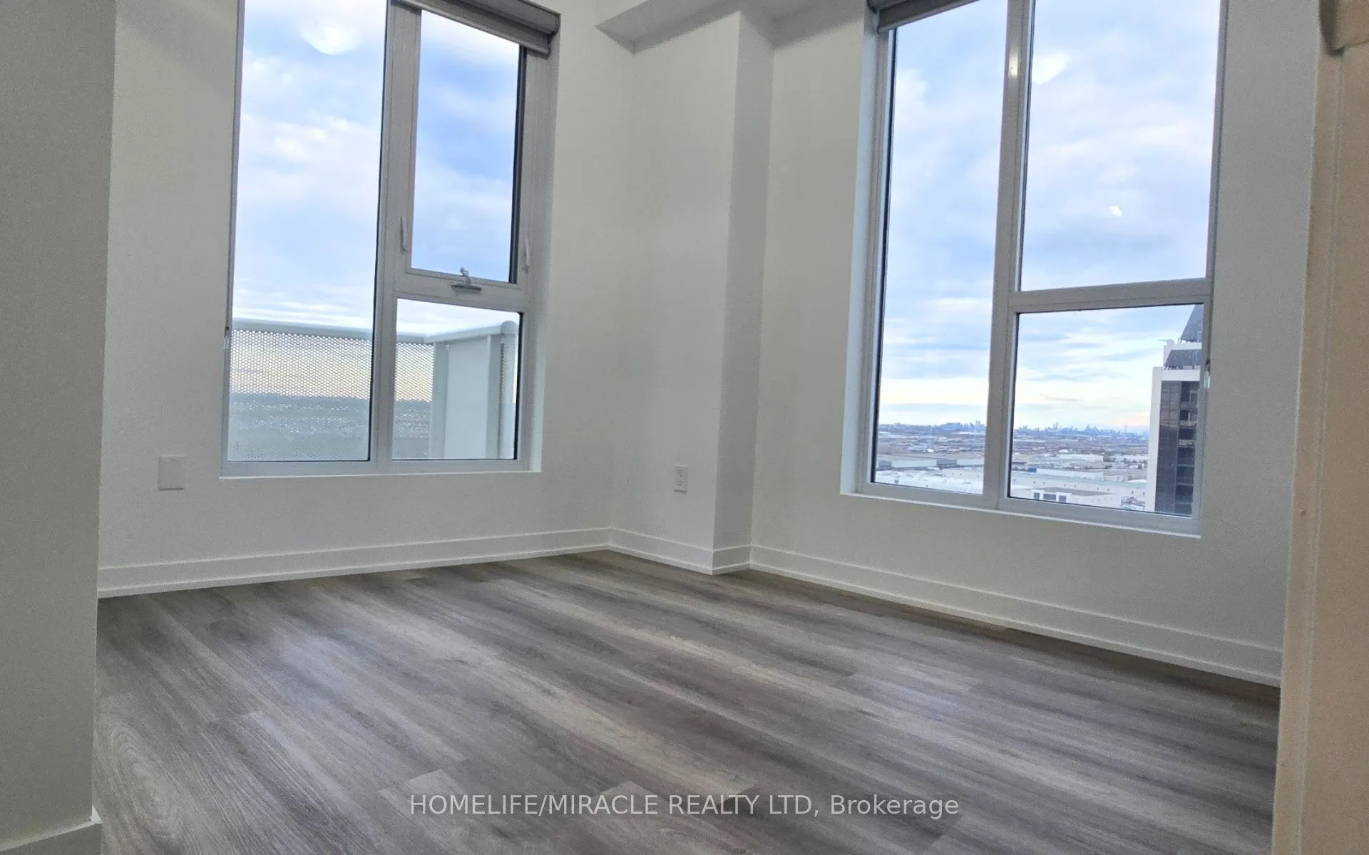 10 Abeja Street #2118