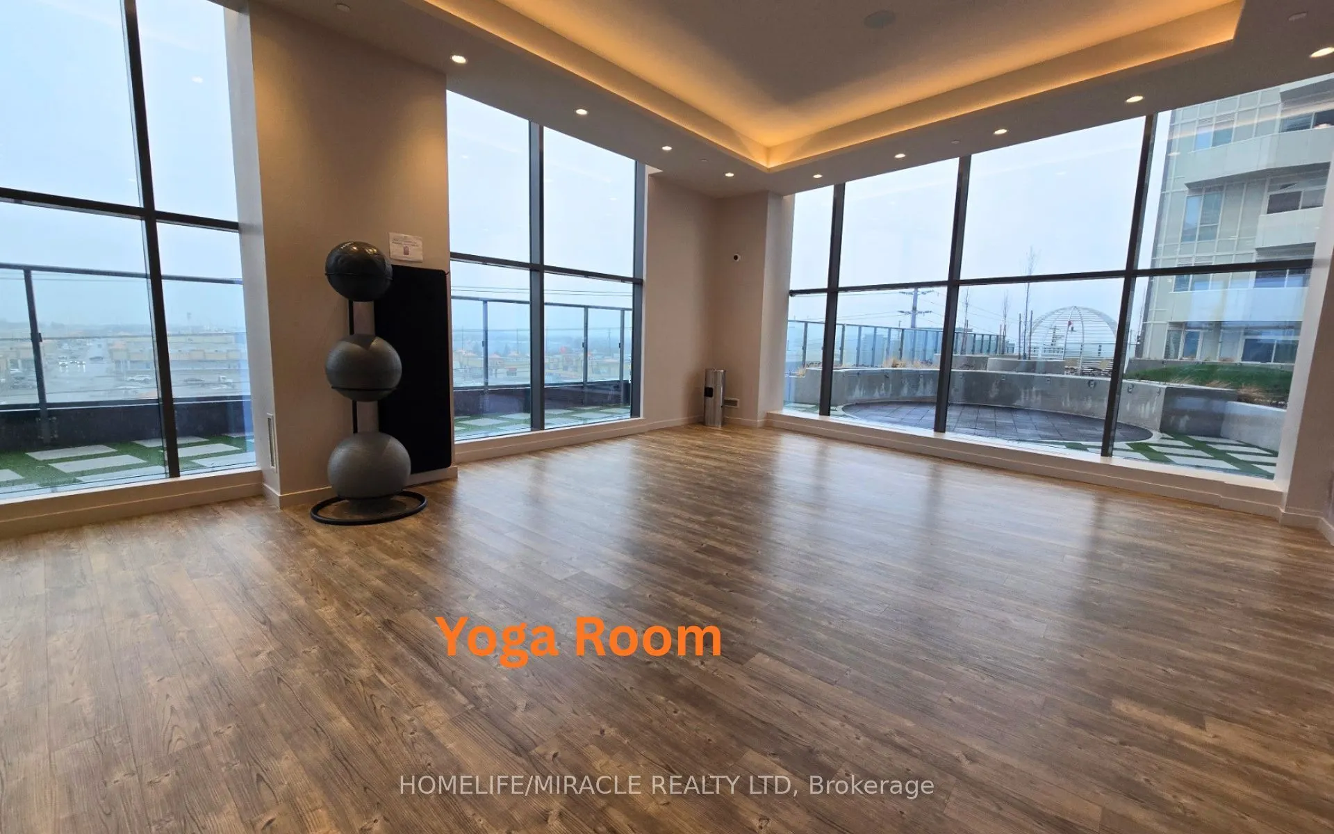 10 Abeja Street #2118