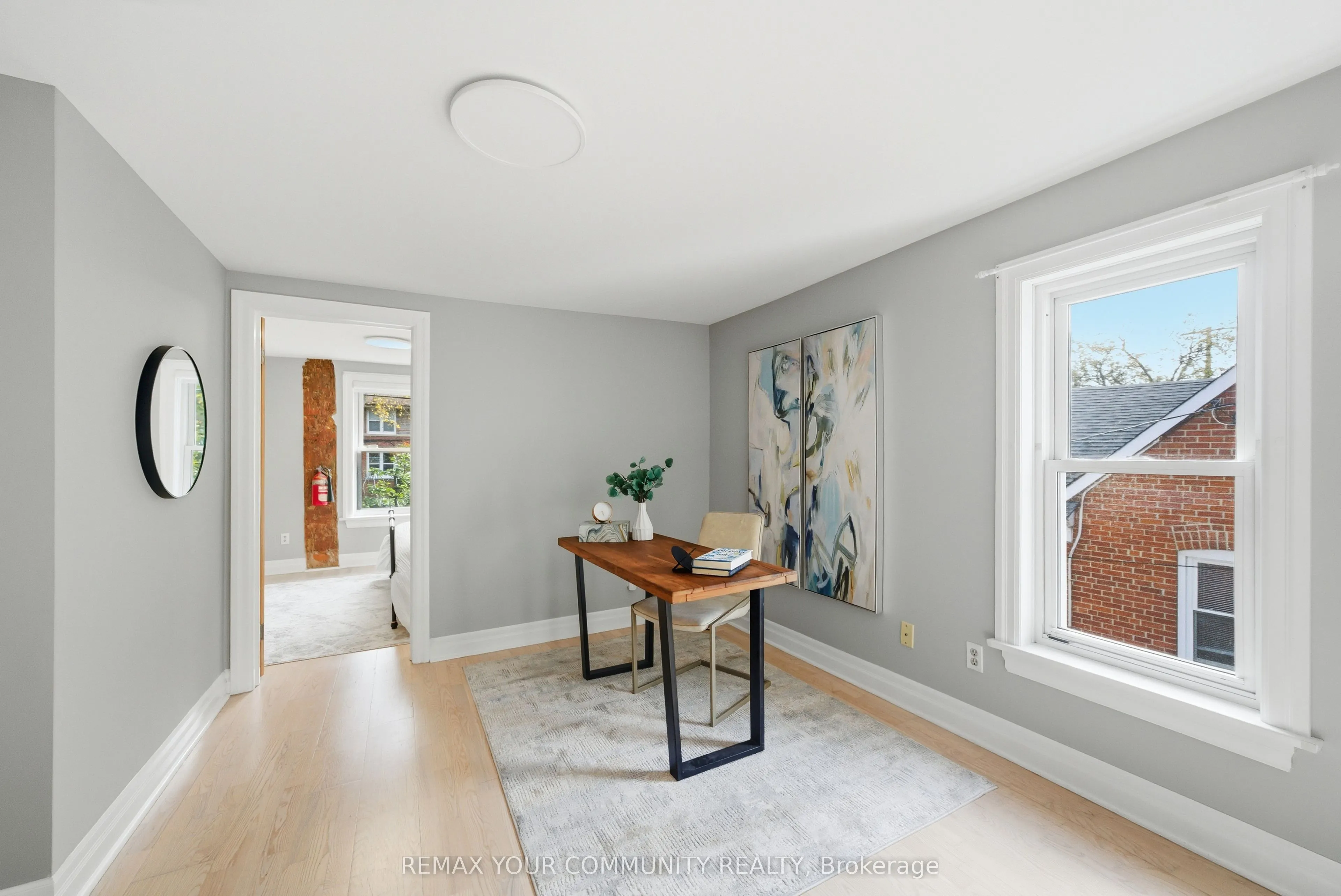 30 Elizabeth Street S