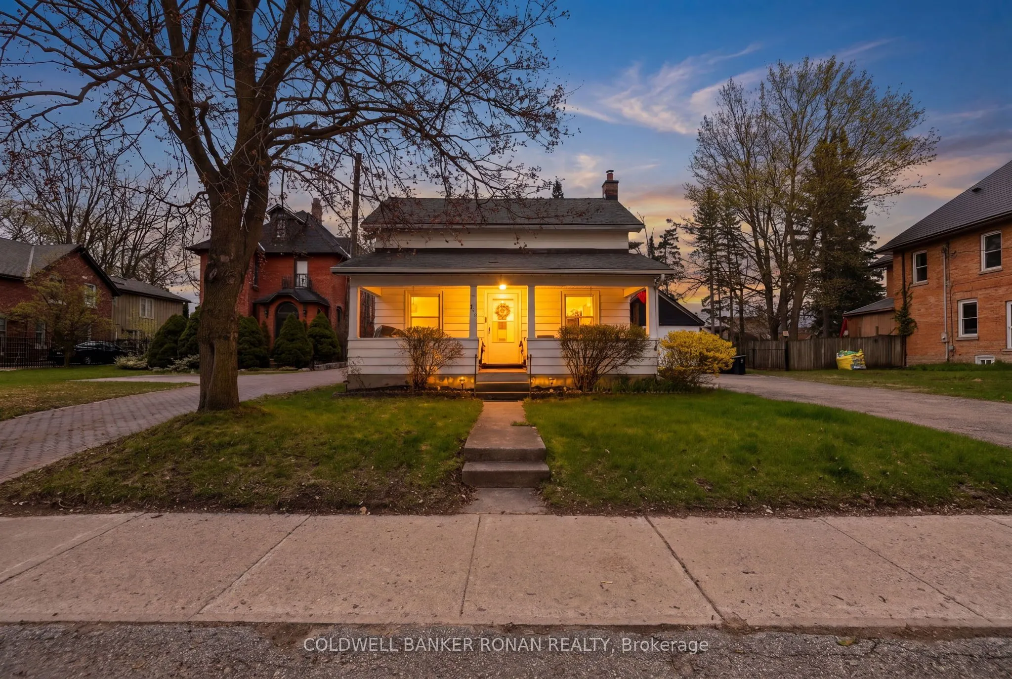 149 Victoria Street W