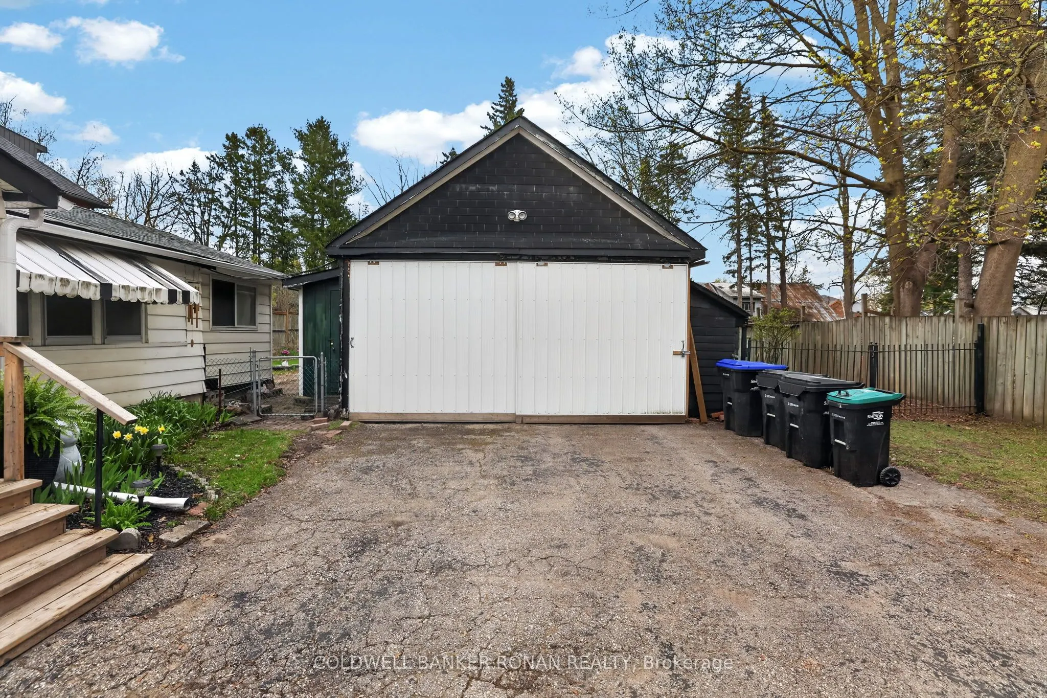 149 Victoria Street W