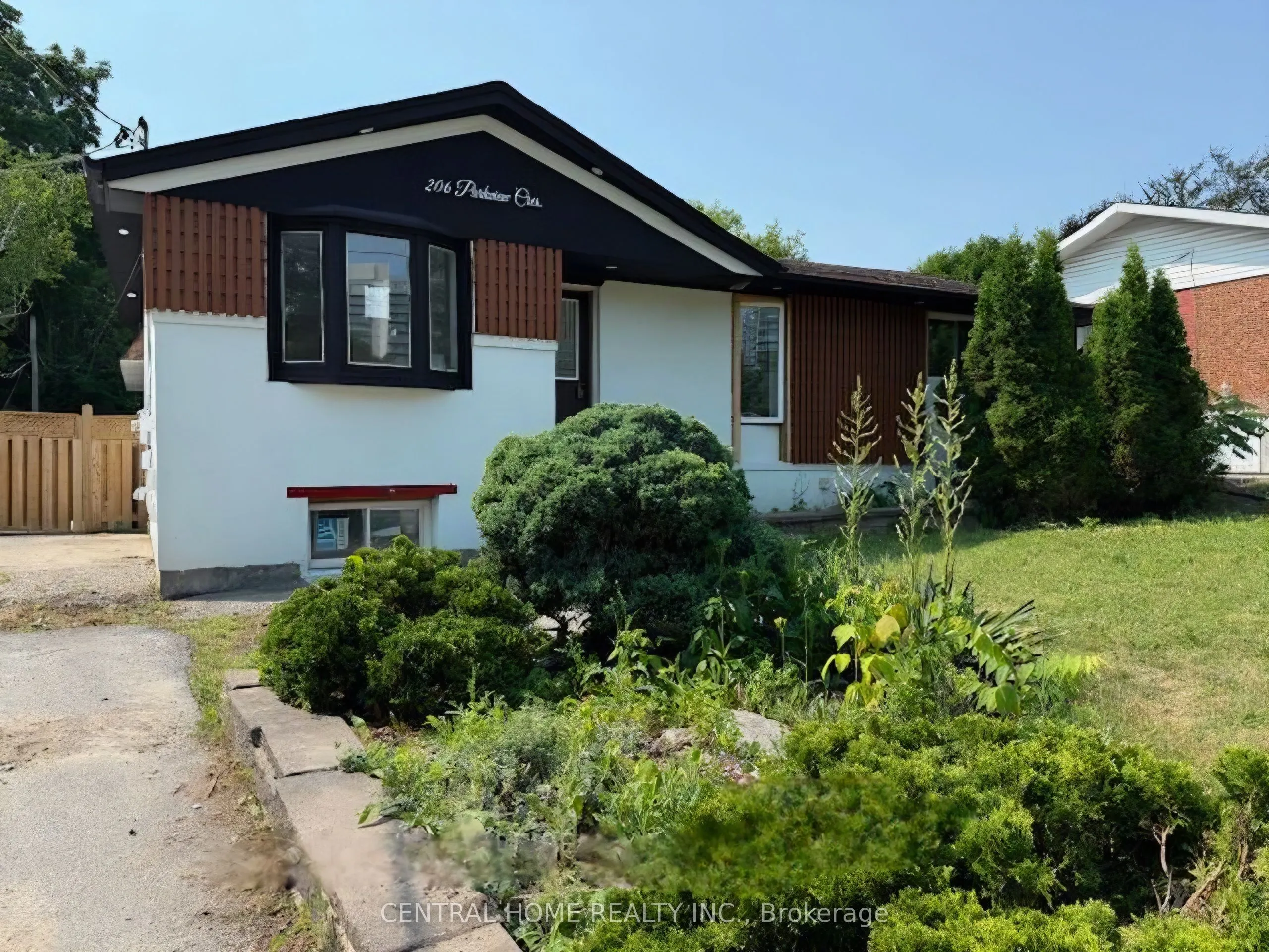206 Parkview Crescent
