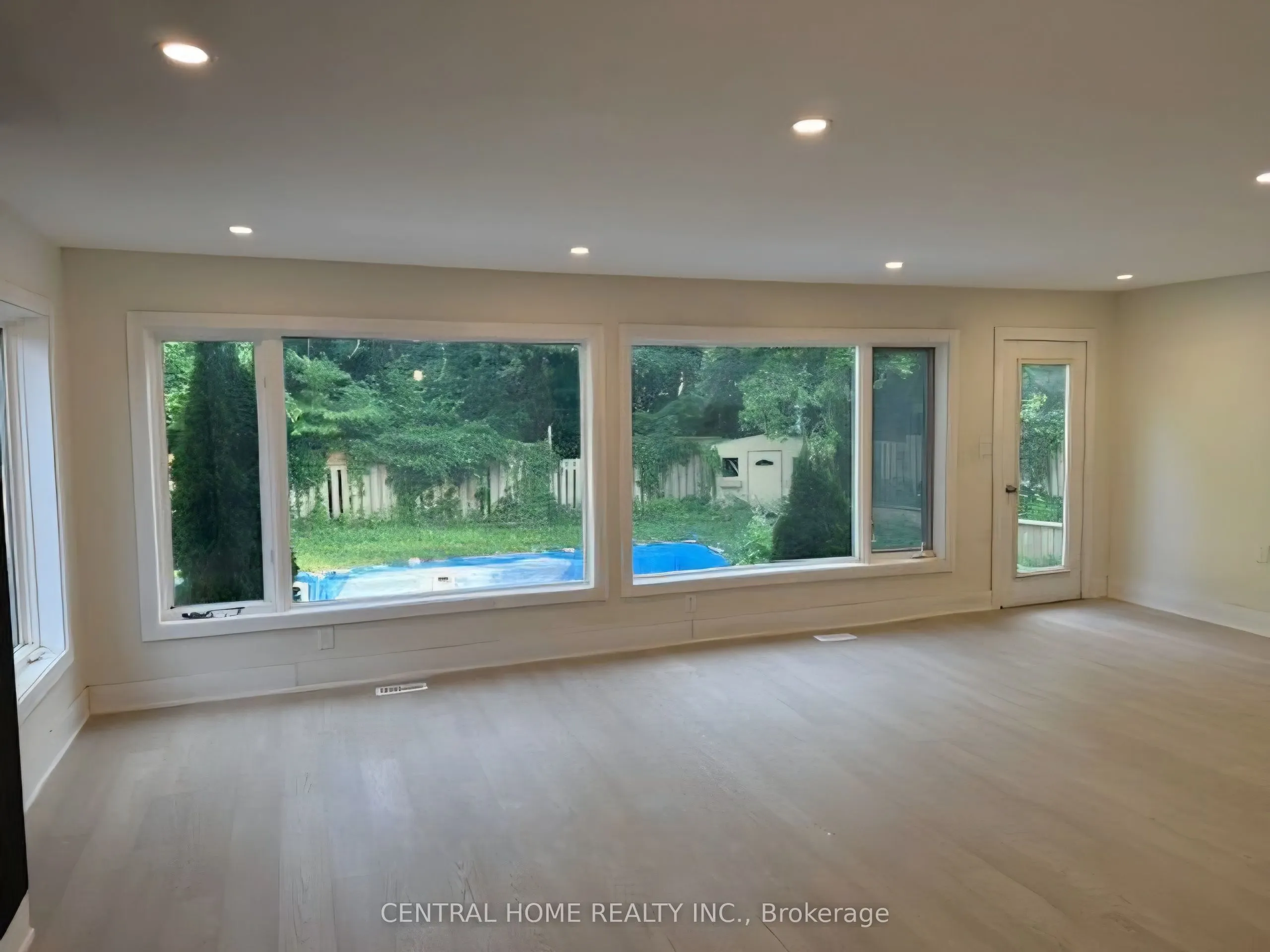 206 Parkview Crescent