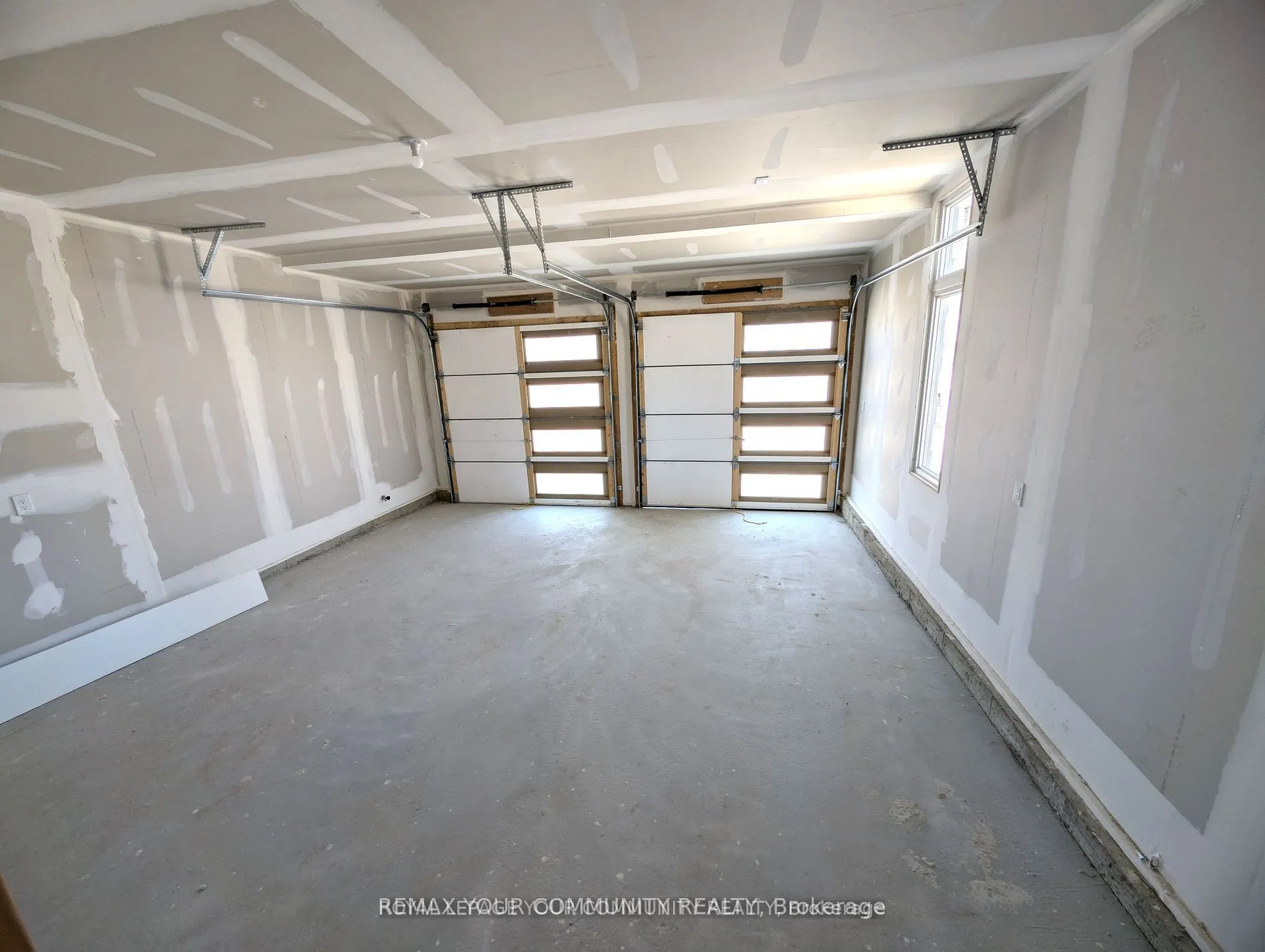 3 Rail Trail Court