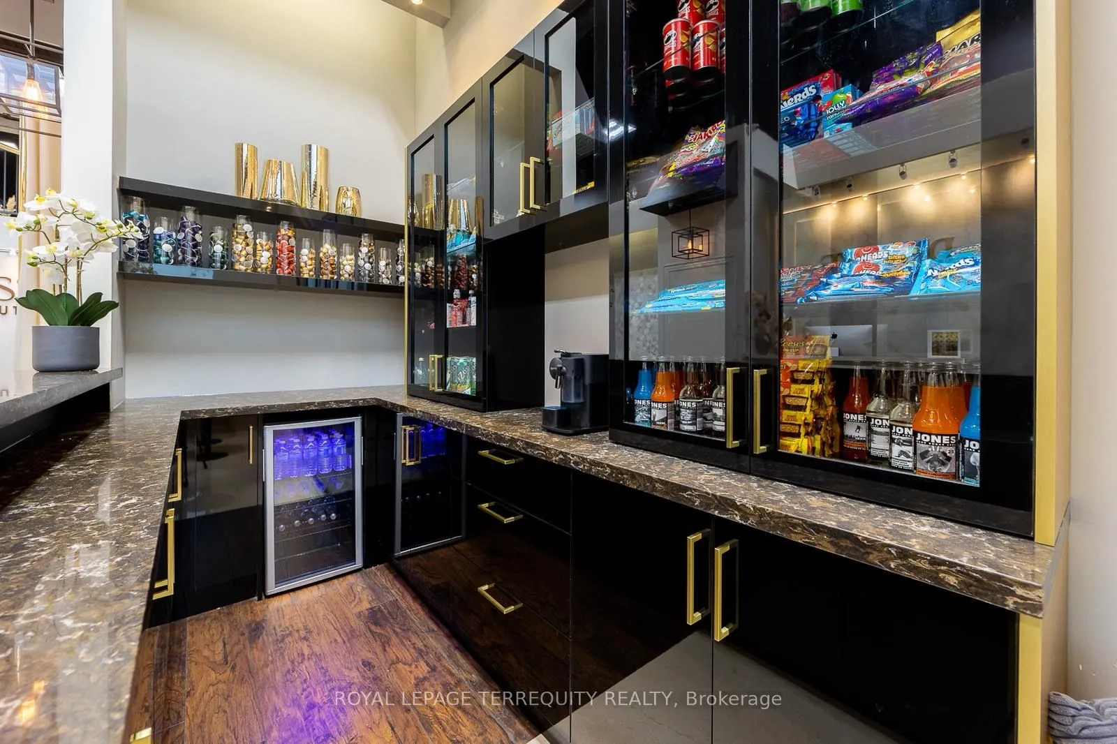 8750 Jane Street #20