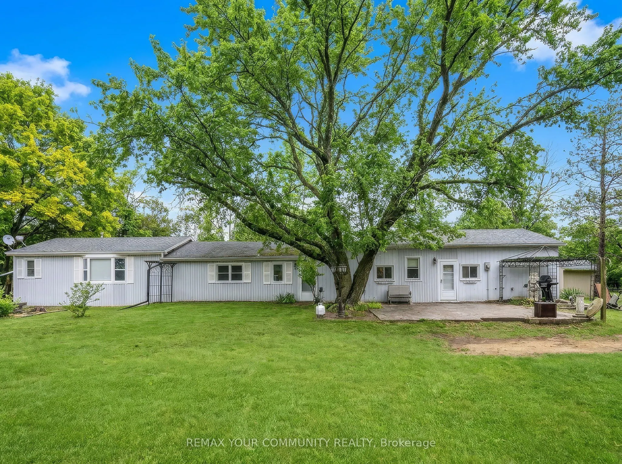 700 Catering Road S