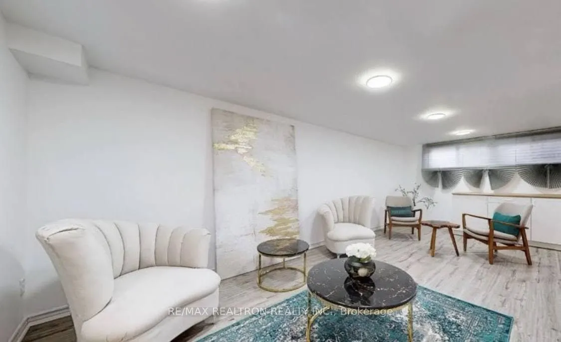 60 Hillview Drive