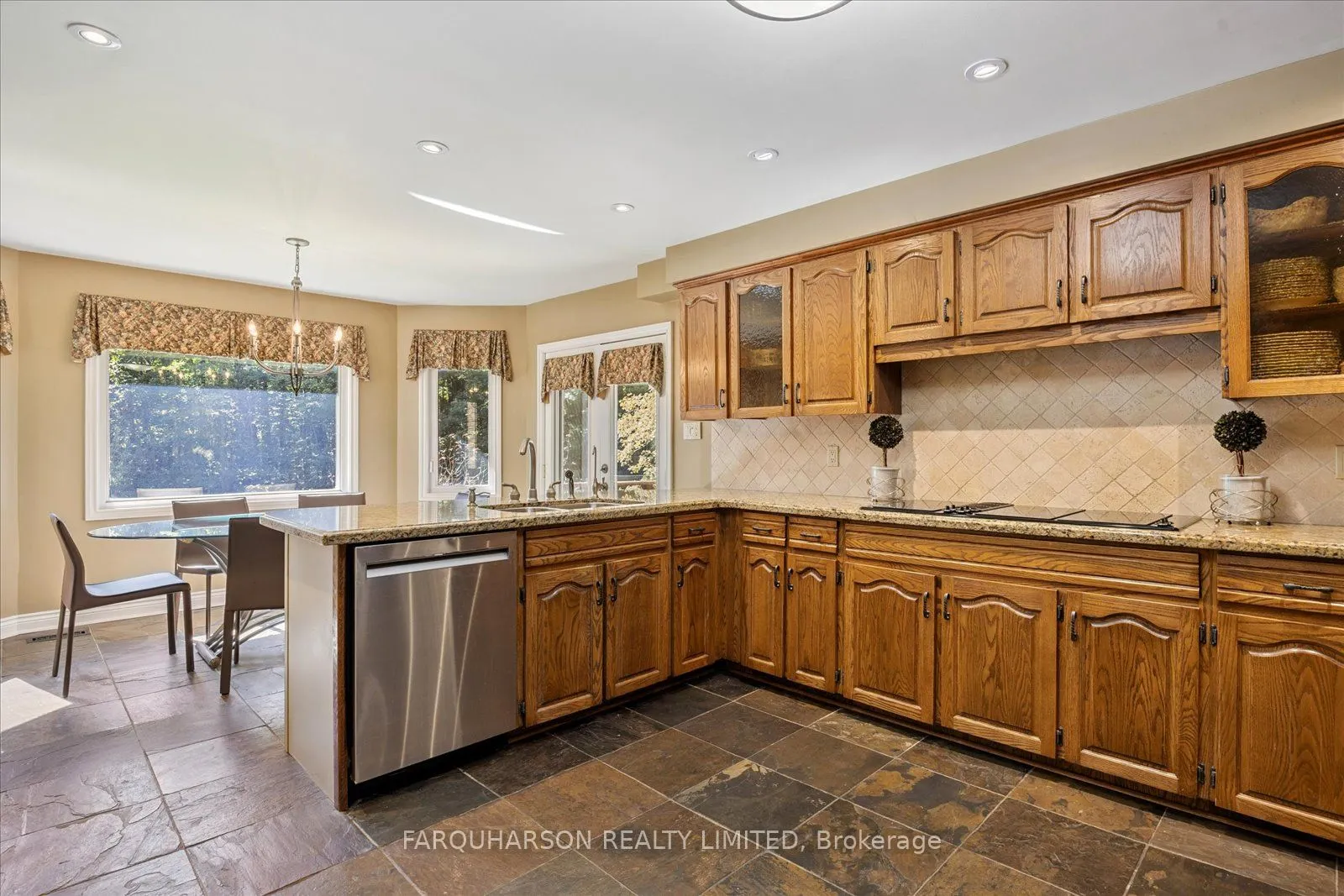 15 Skyridge Court