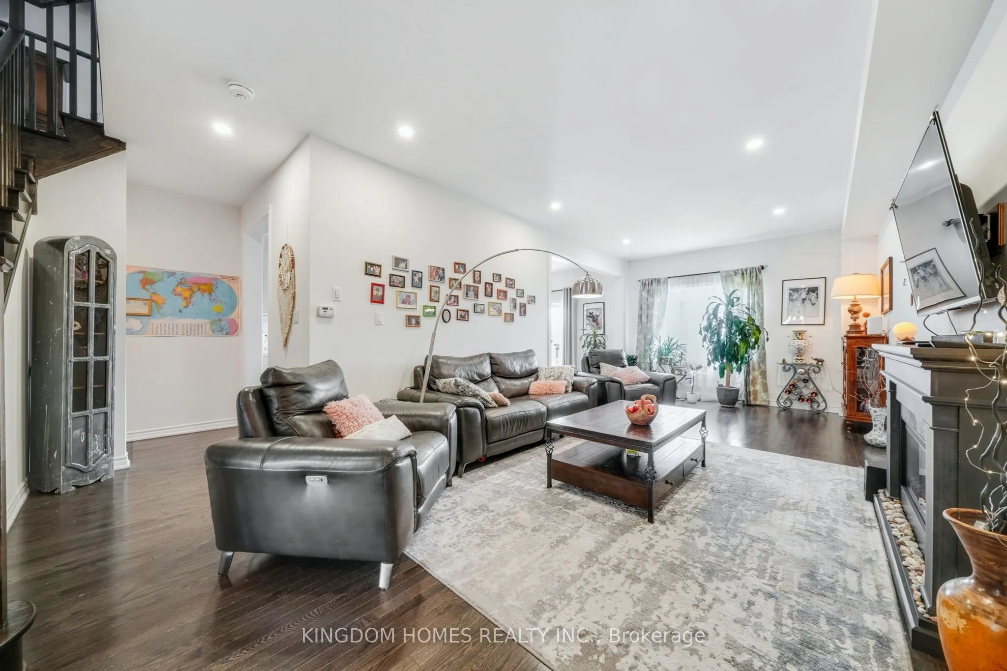 1152 Peelar Crescent