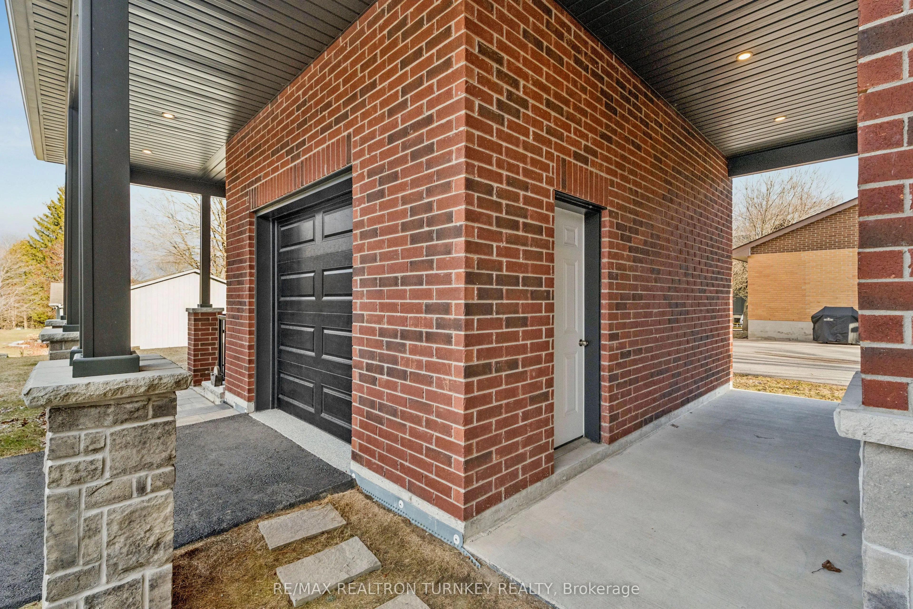 271 Main Street N