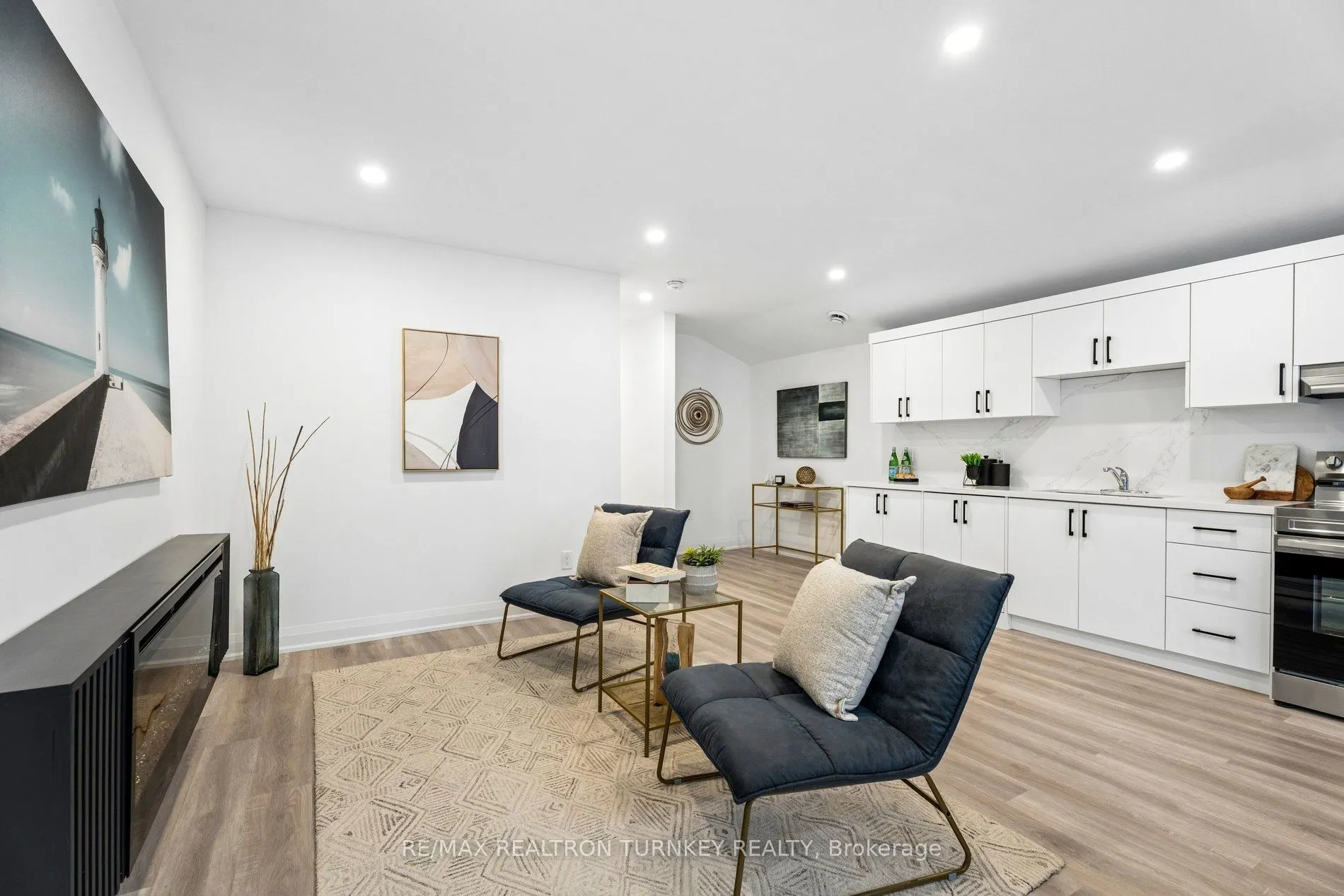 271 Main Street N
