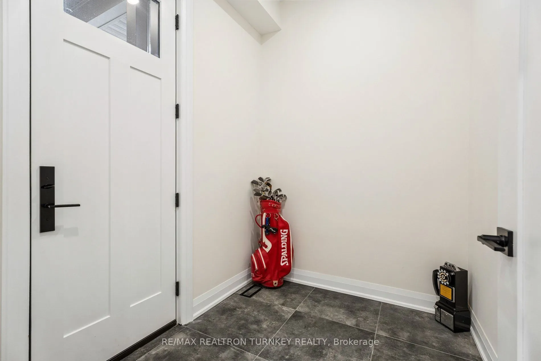 271 Main Street N