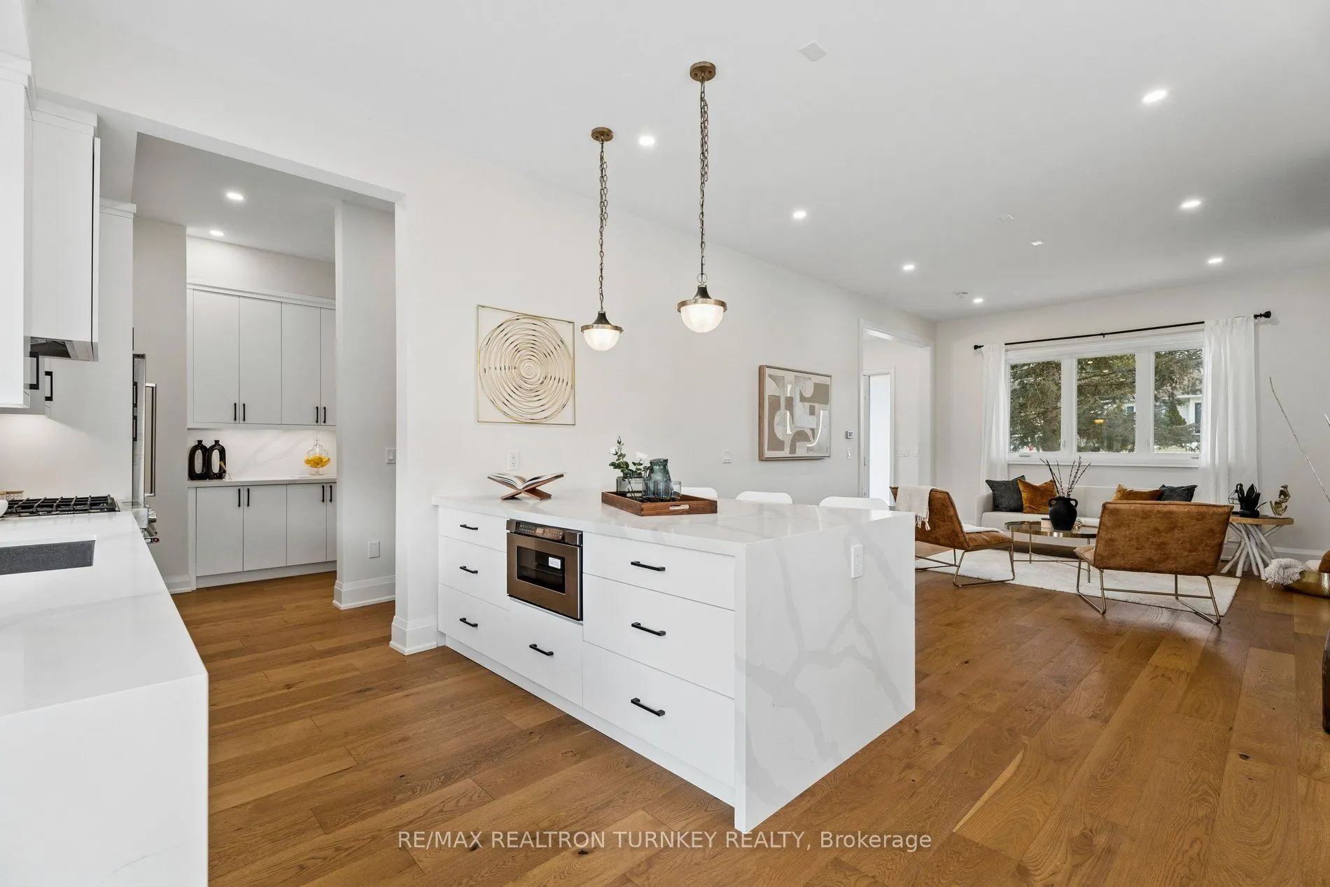 271 Main Street N