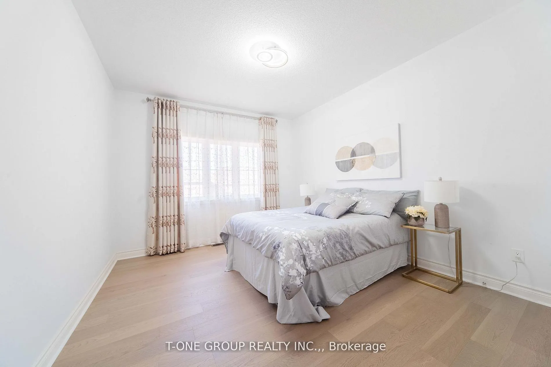 63 Ken Sinclair Crescent
