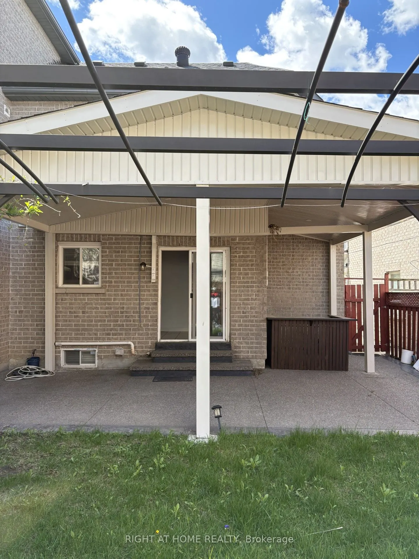 48 Grand Valley Boulevard