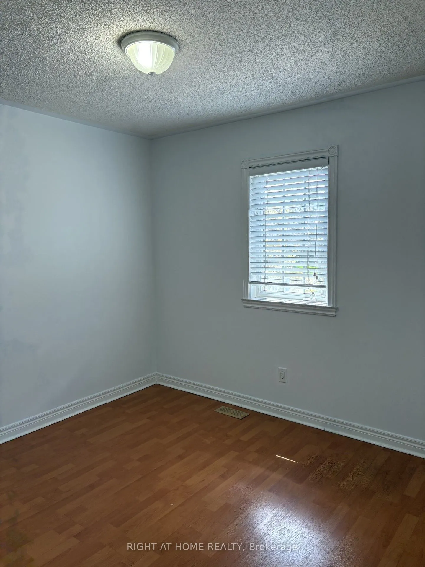 48 Grand Valley Boulevard