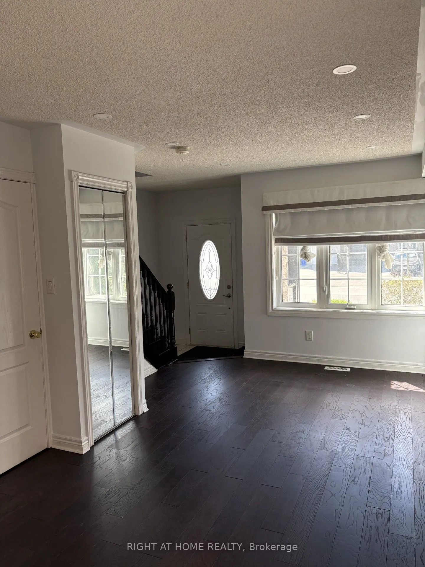 48 Grand Valley Boulevard