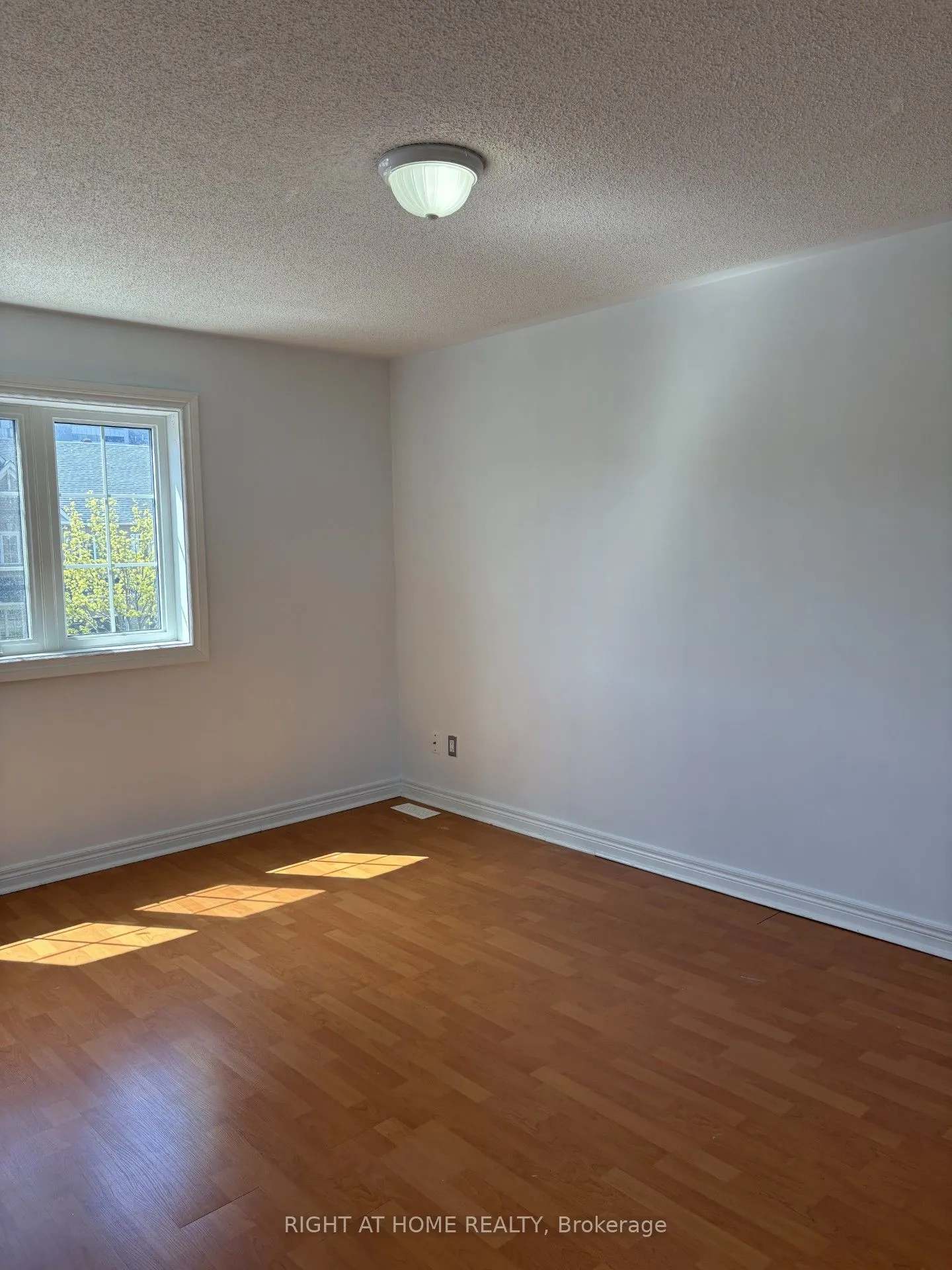 48 Grand Valley Boulevard