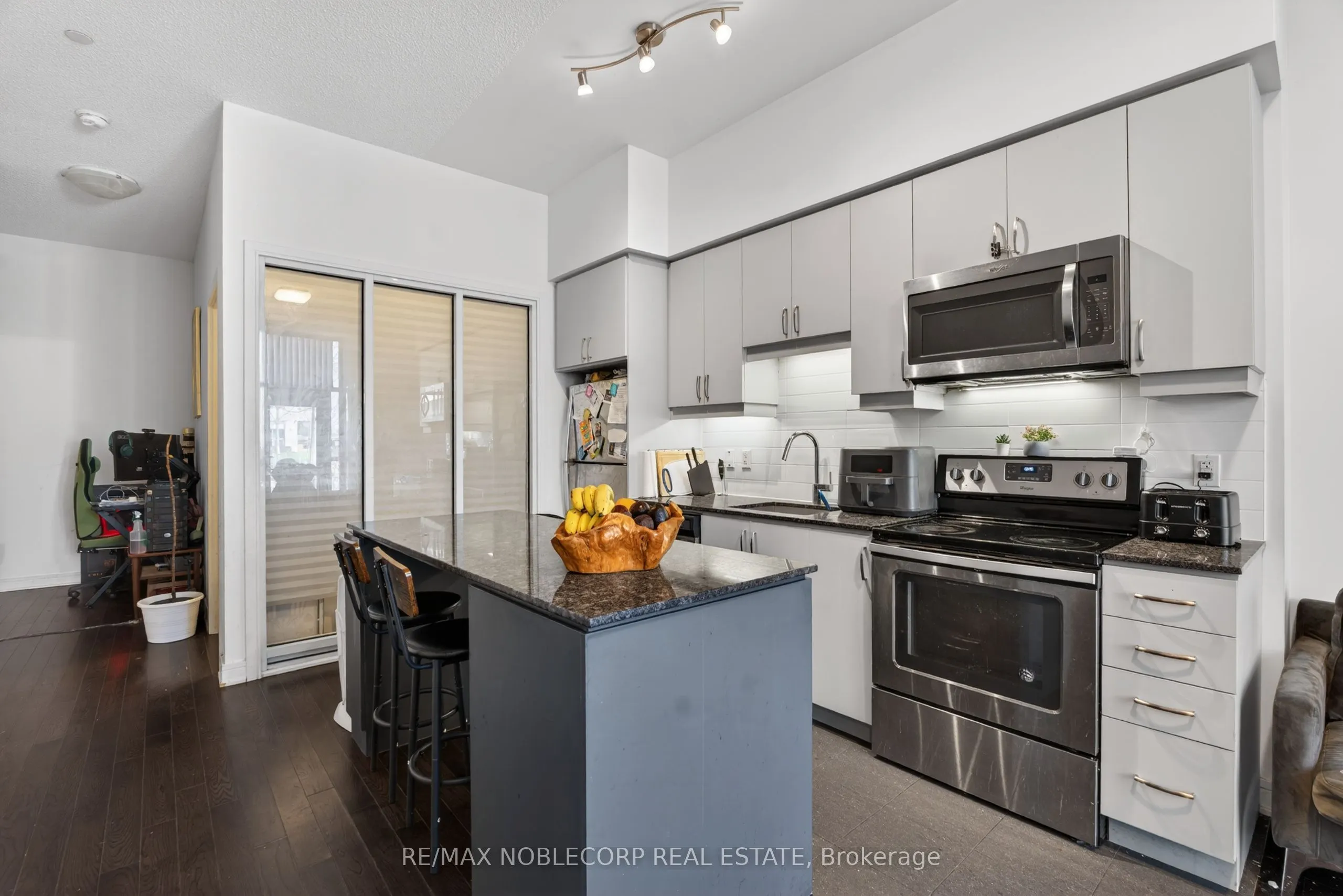 9199 Yonge Street N #102SE