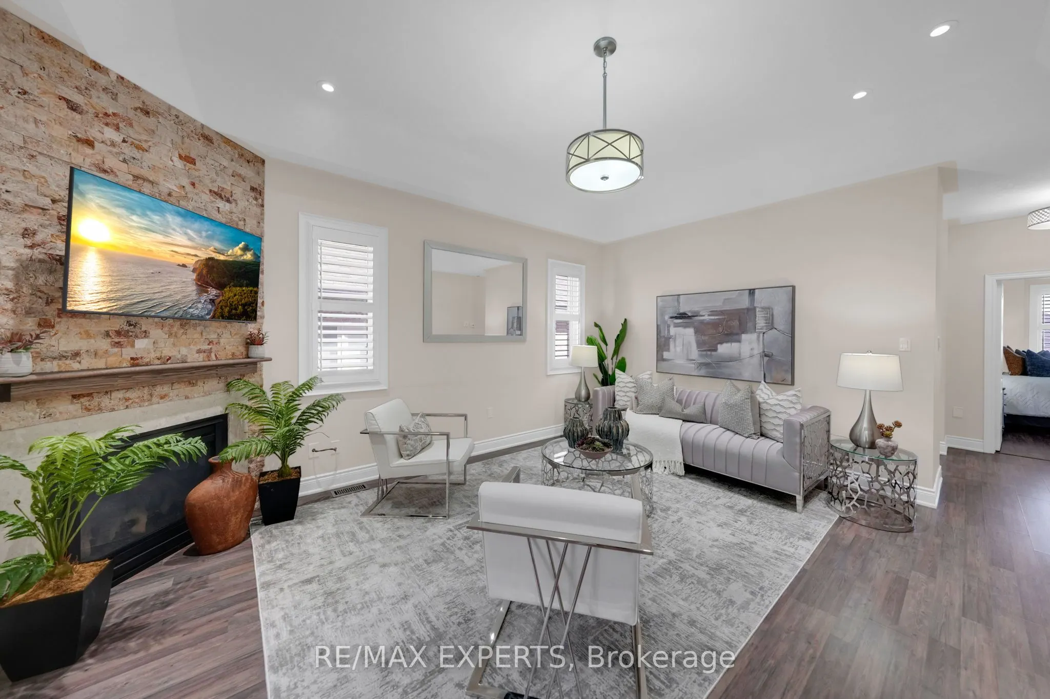 57 Hopkins Crescent N