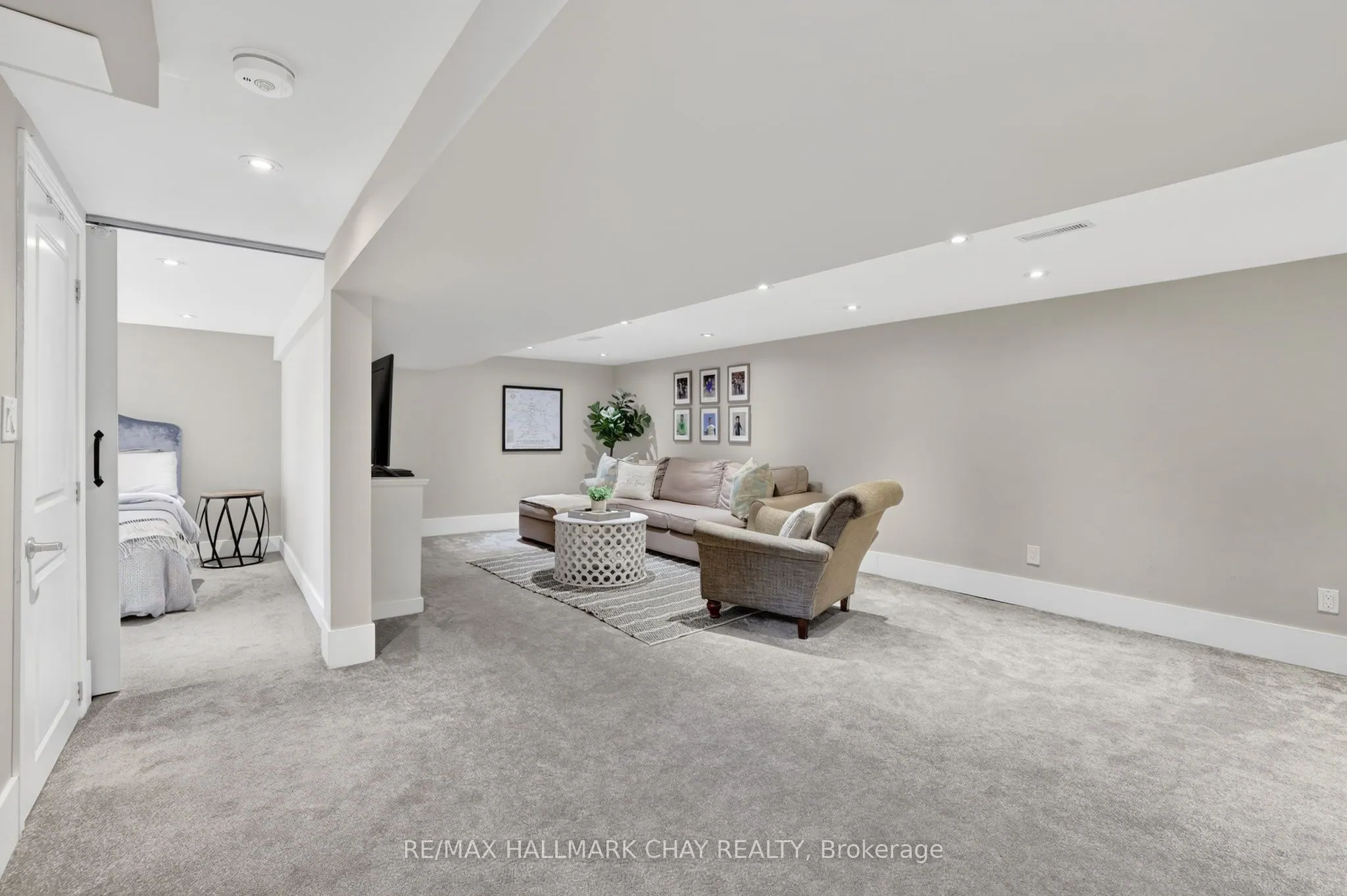1587 Mount Albert Road