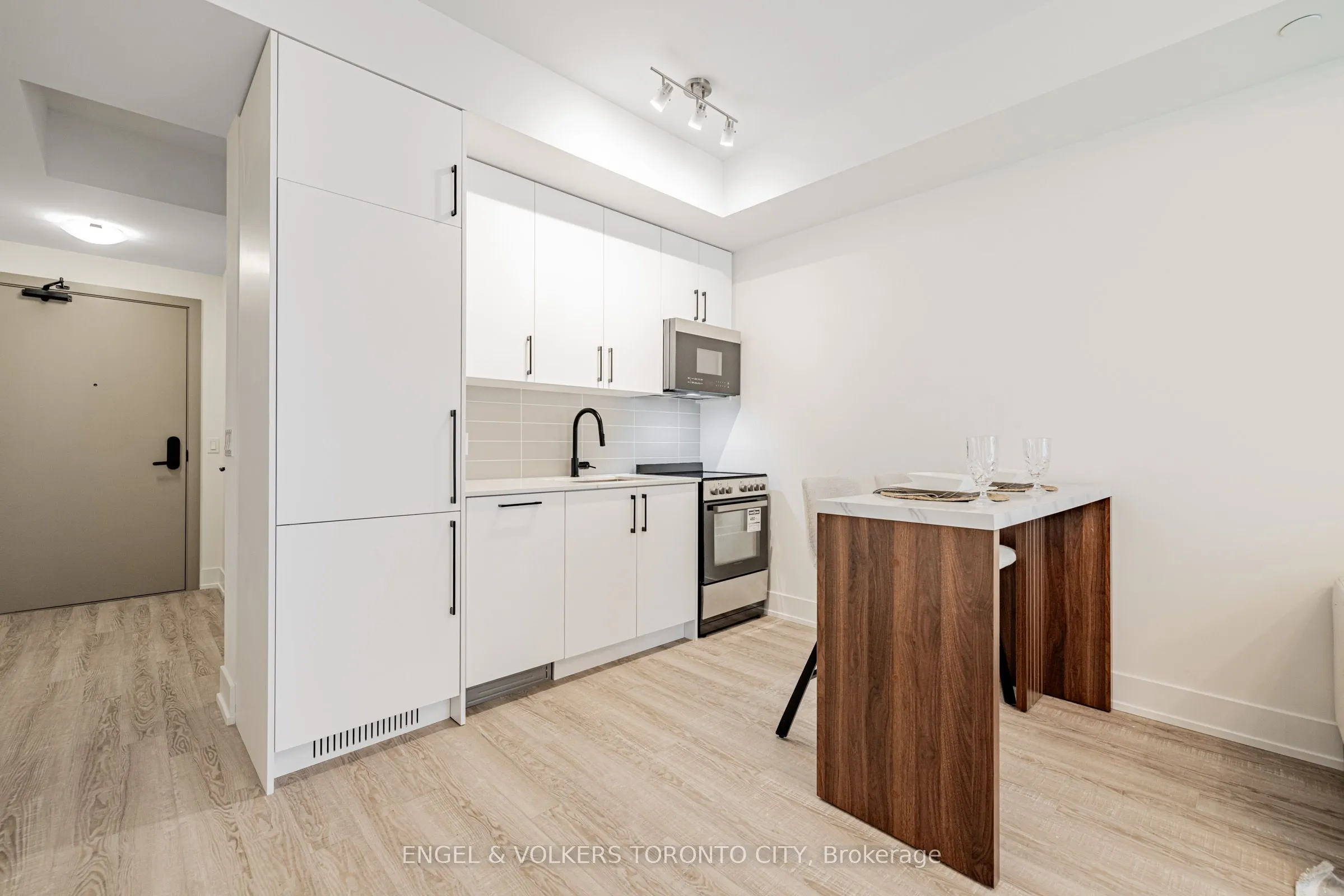 2075 King Road #249