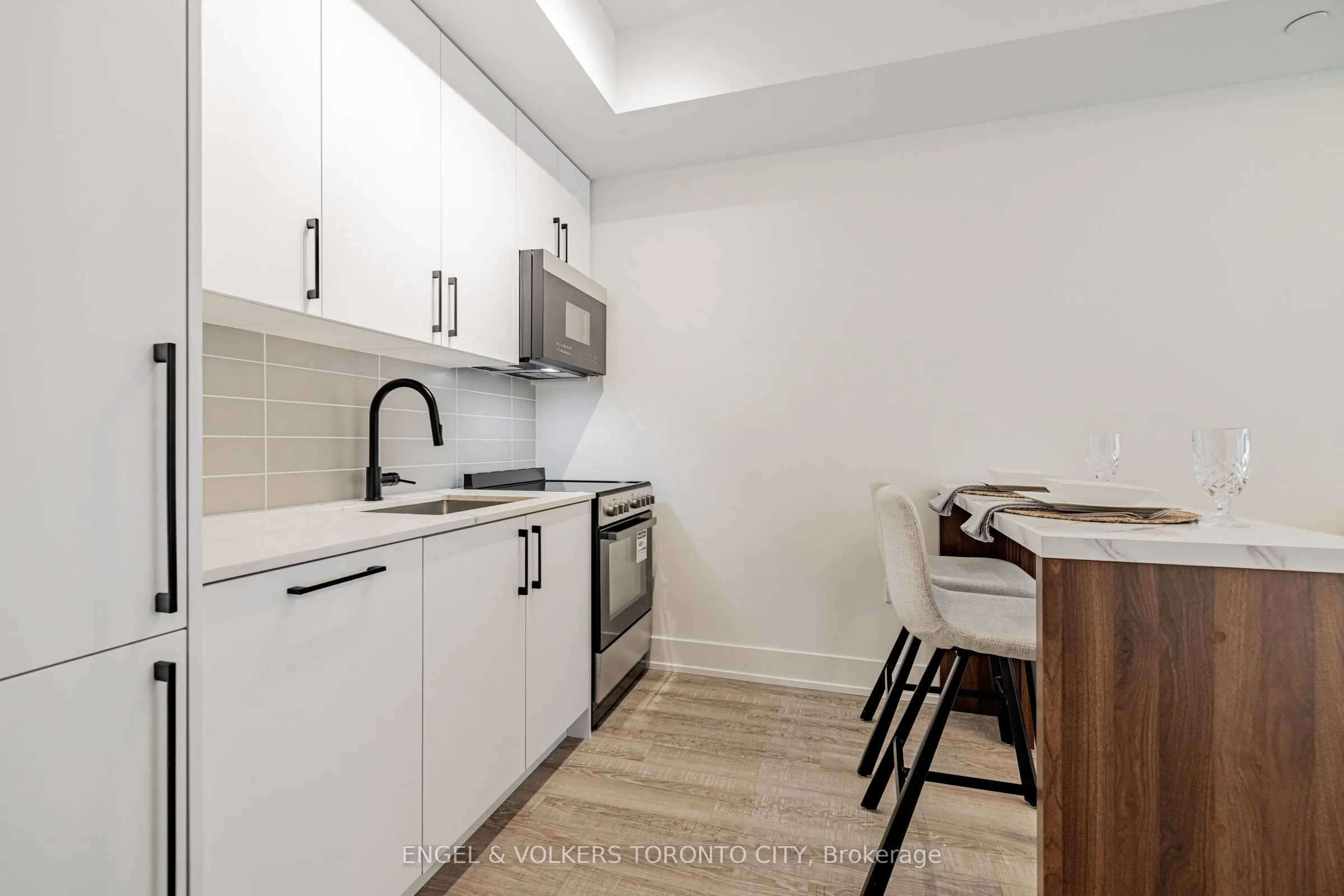 2075 King Road #249