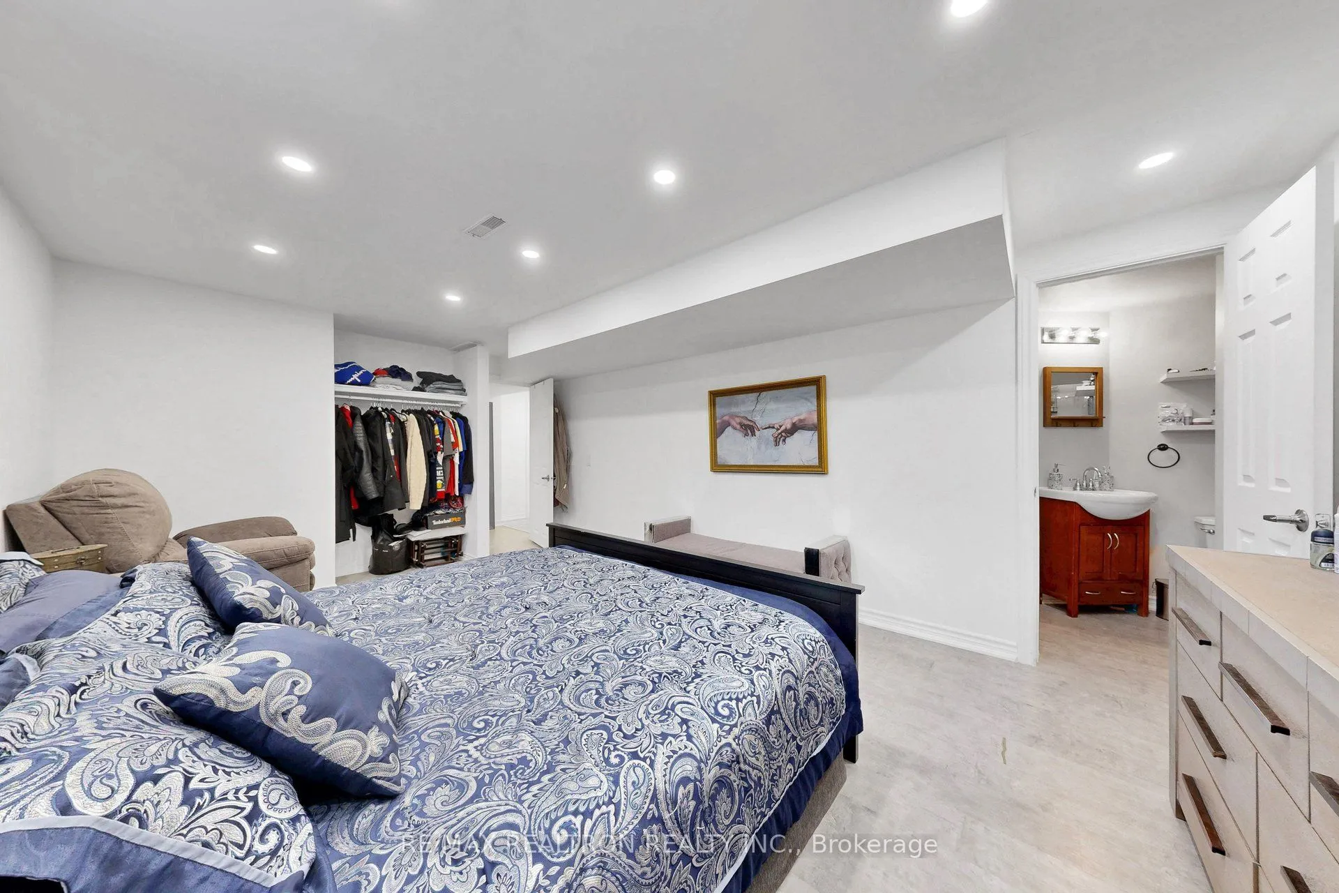 39 Camrose Drive