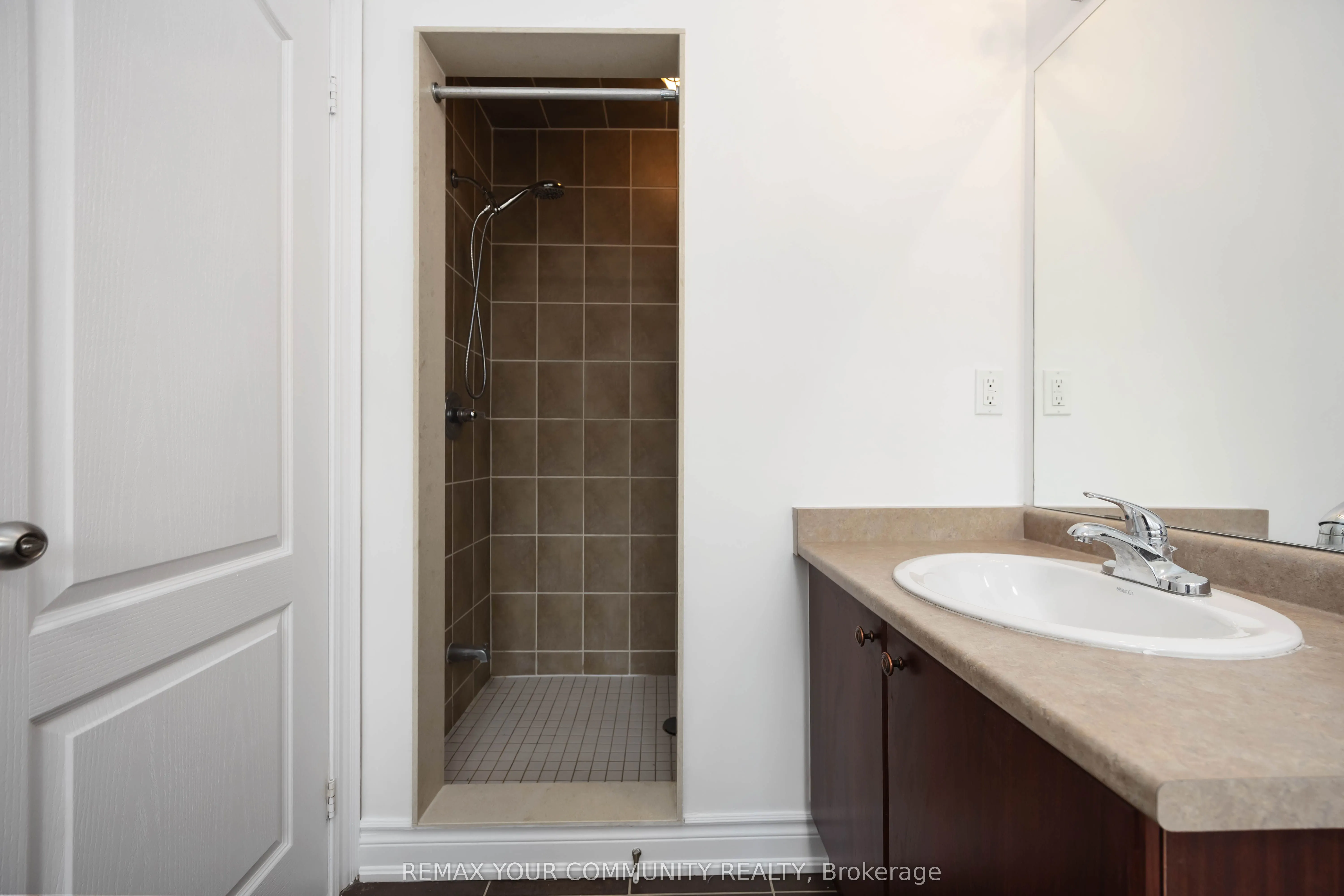 17 Latitude Lane