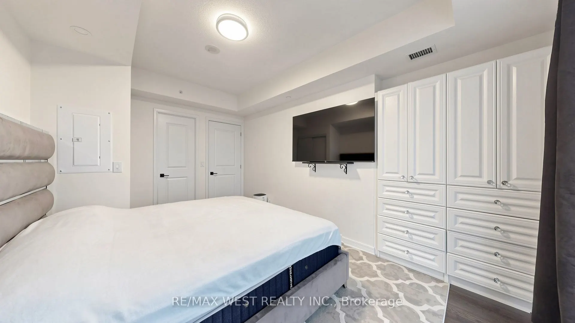 9191 Yonge Street #609