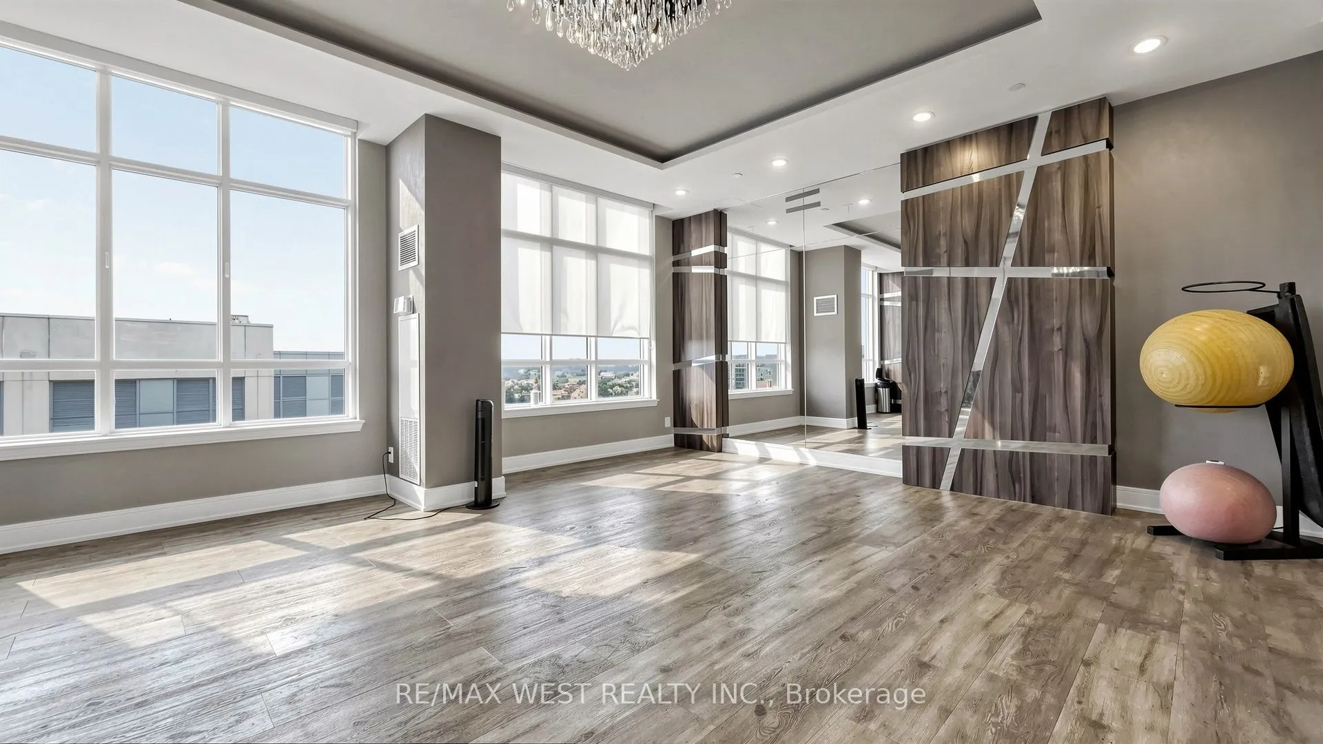 9191 Yonge Street #609