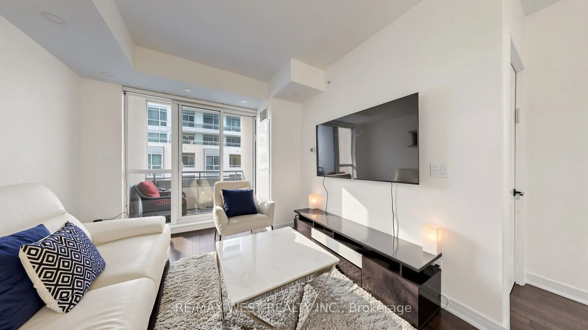 9191 Yonge Street #609