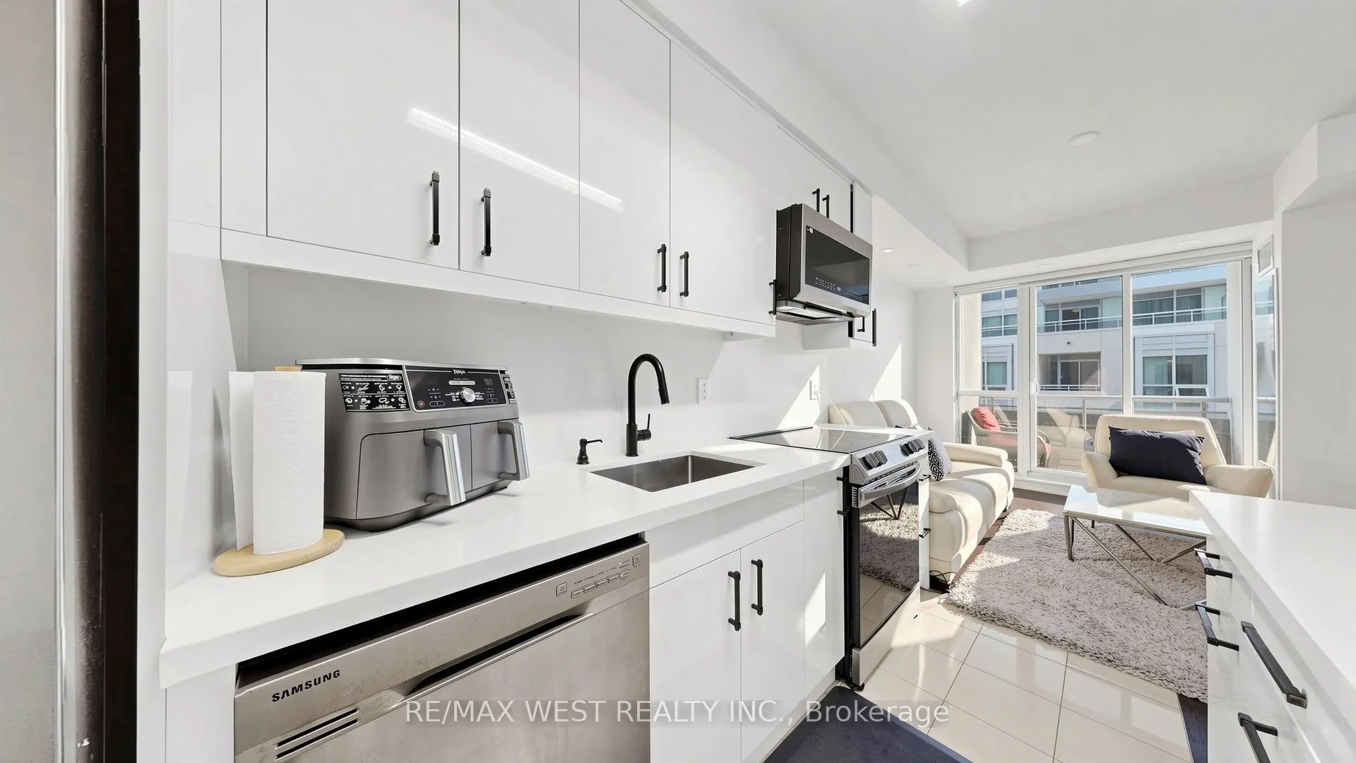 9191 Yonge Street #609