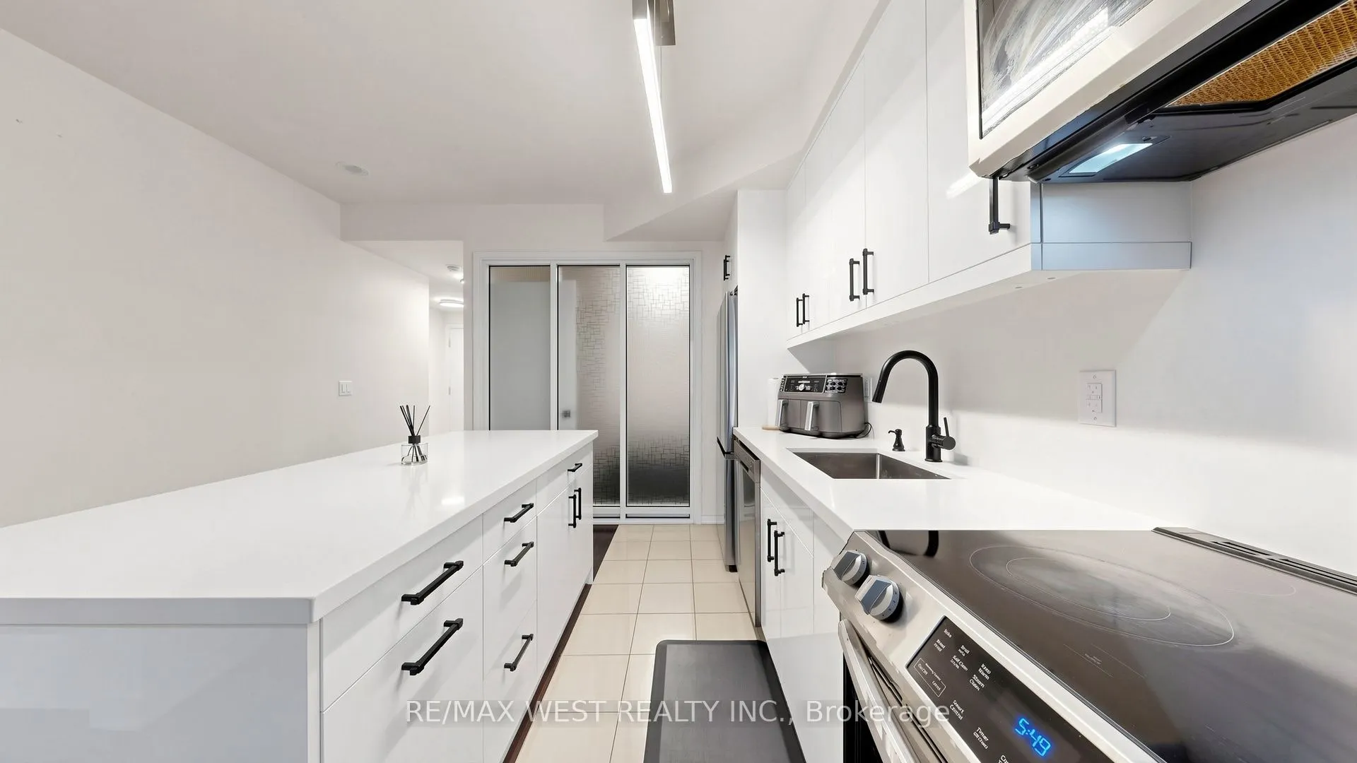 9191 Yonge Street #609