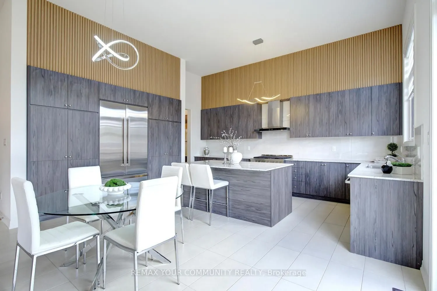 96 Bond Crescent