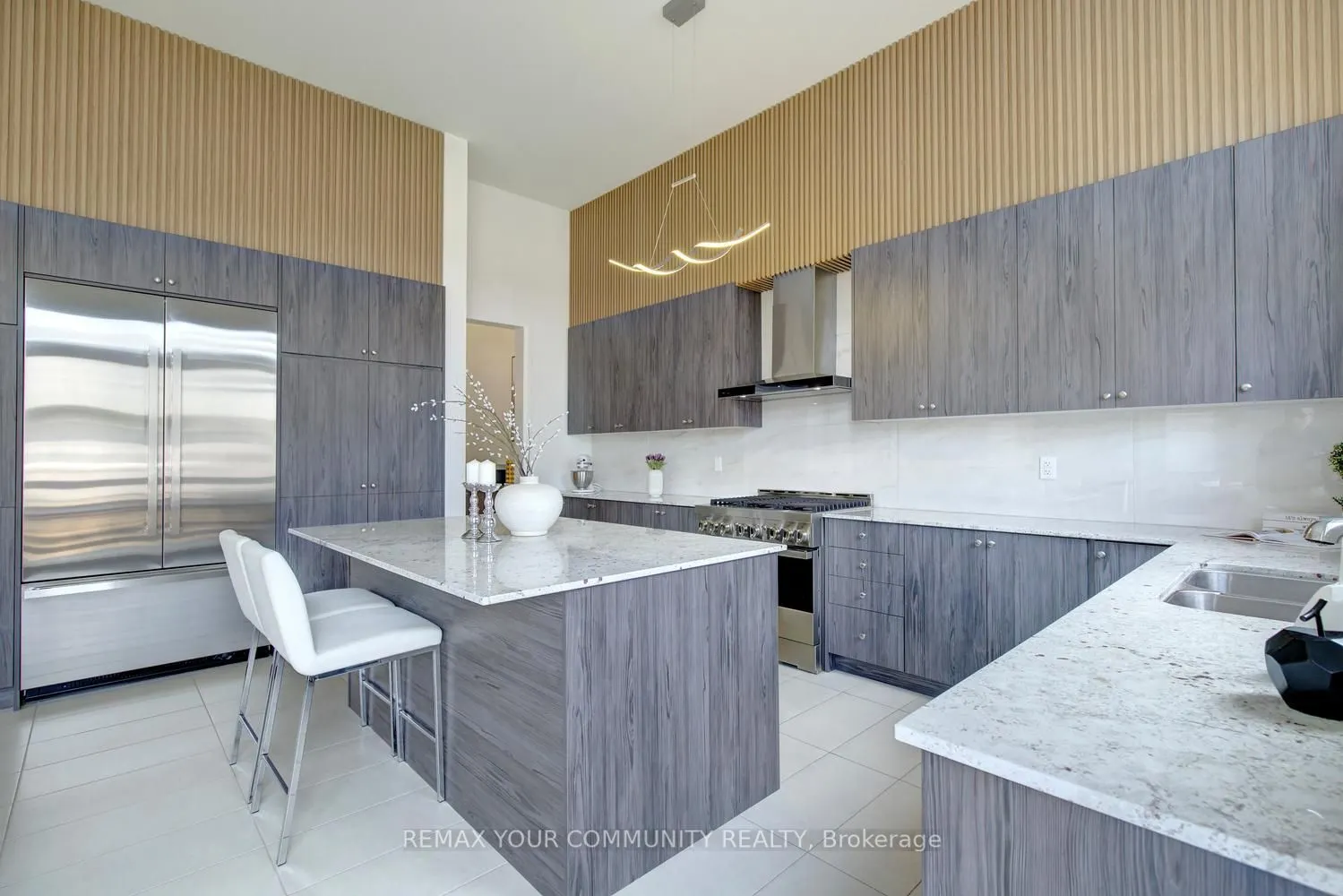 96 Bond Crescent