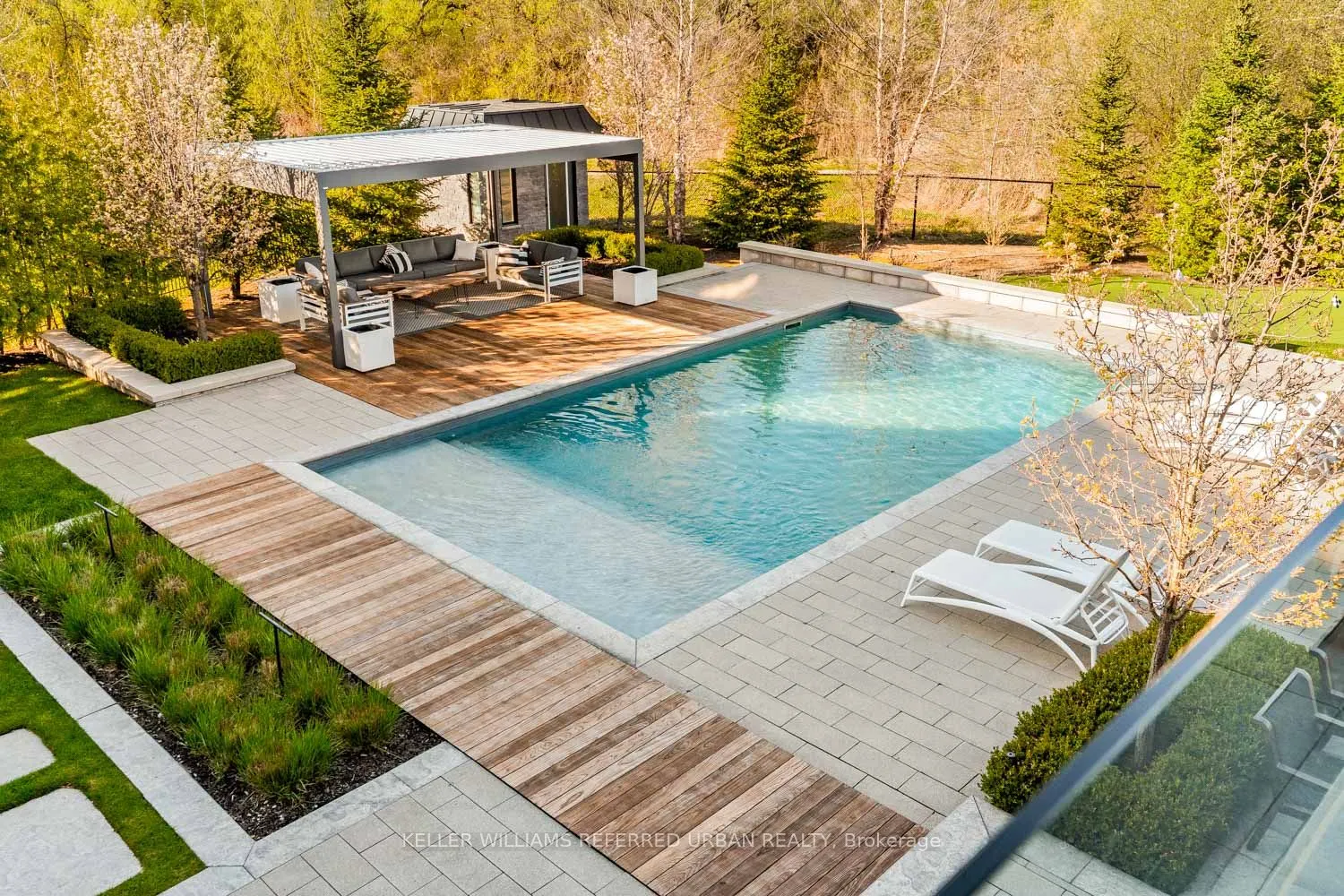 61 Ria Court