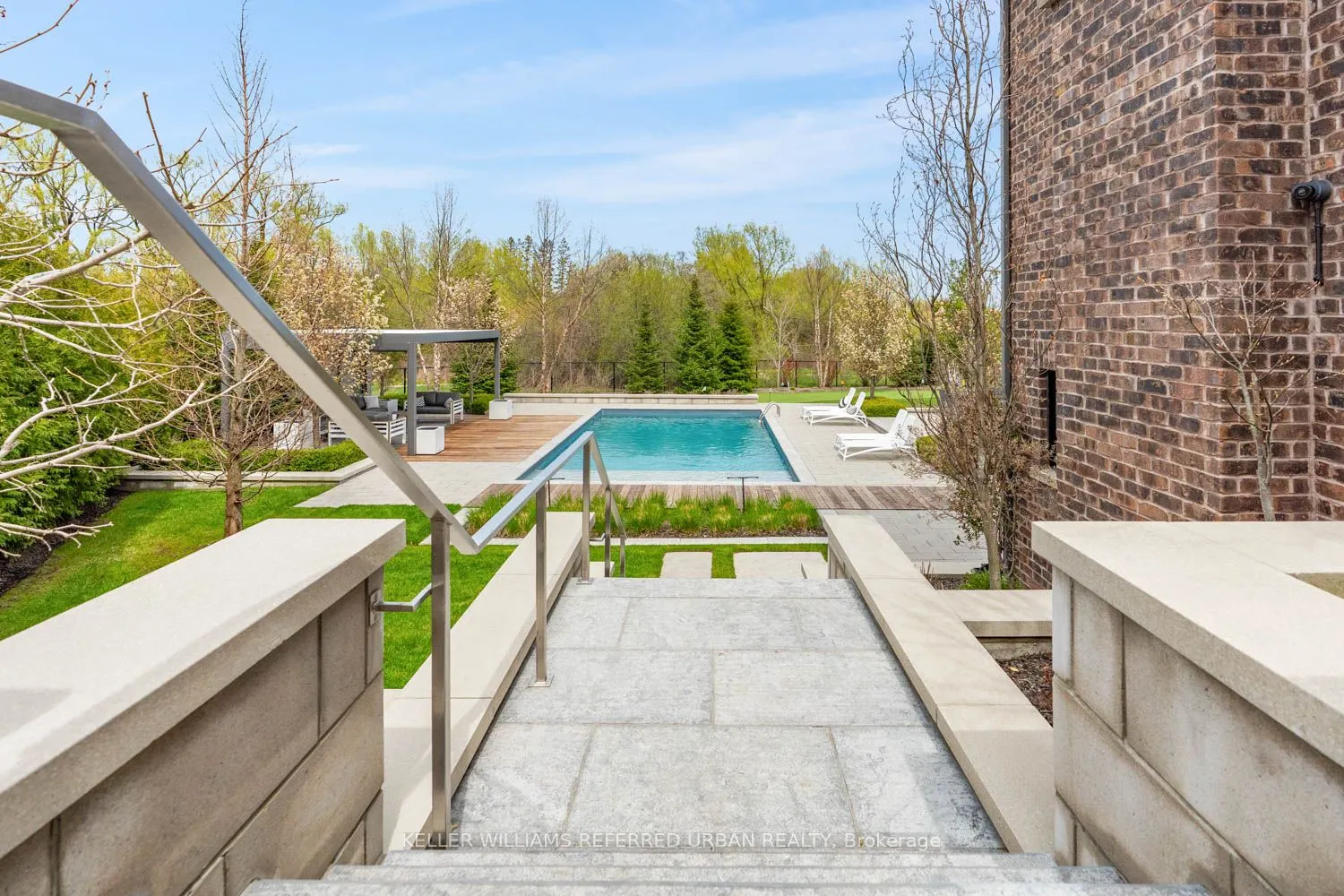 61 Ria Court