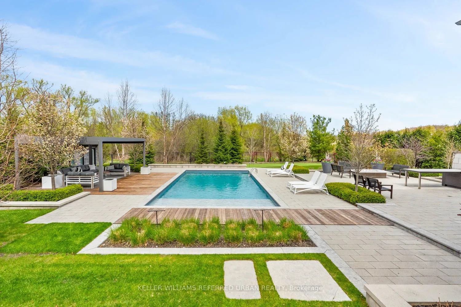61 Ria Court