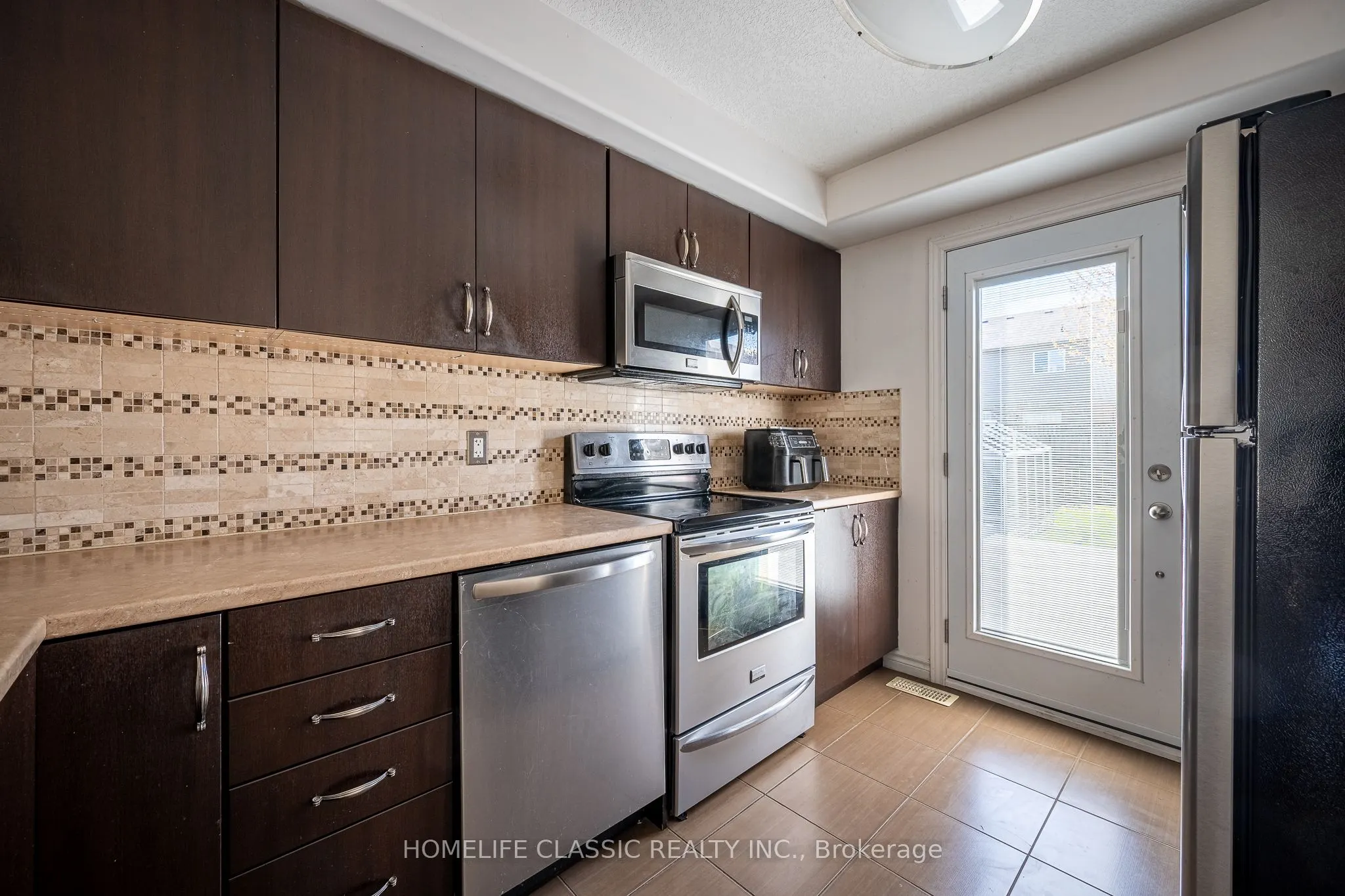5 IRWIN Crescent
