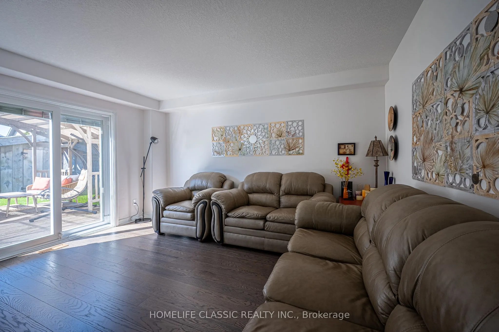 5 IRWIN Crescent