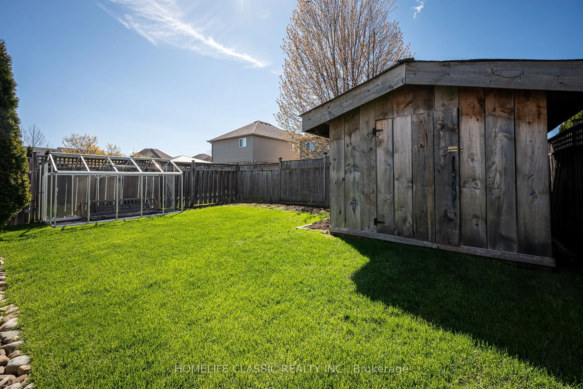 5 IRWIN Crescent