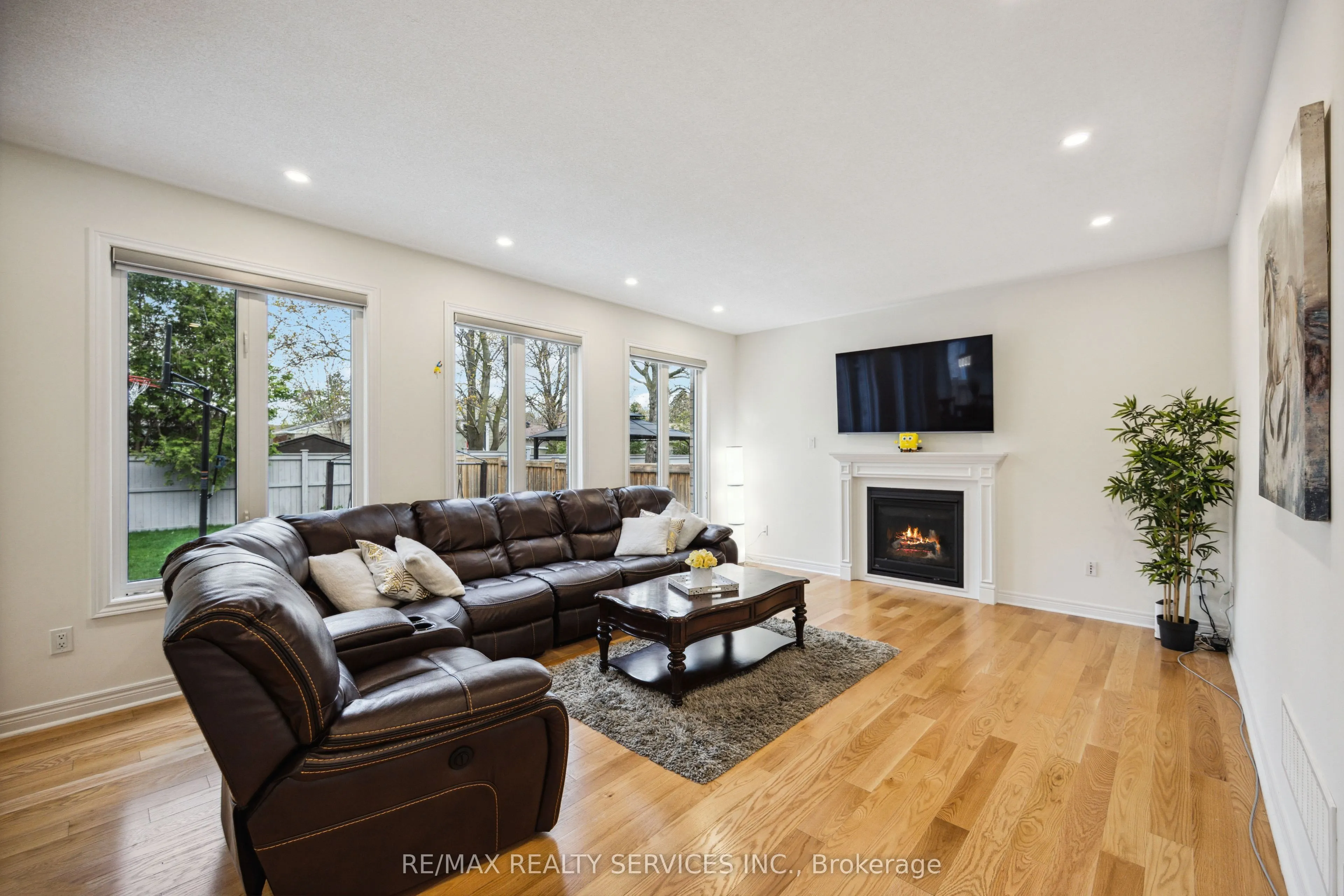 104 Sharpe Crescent