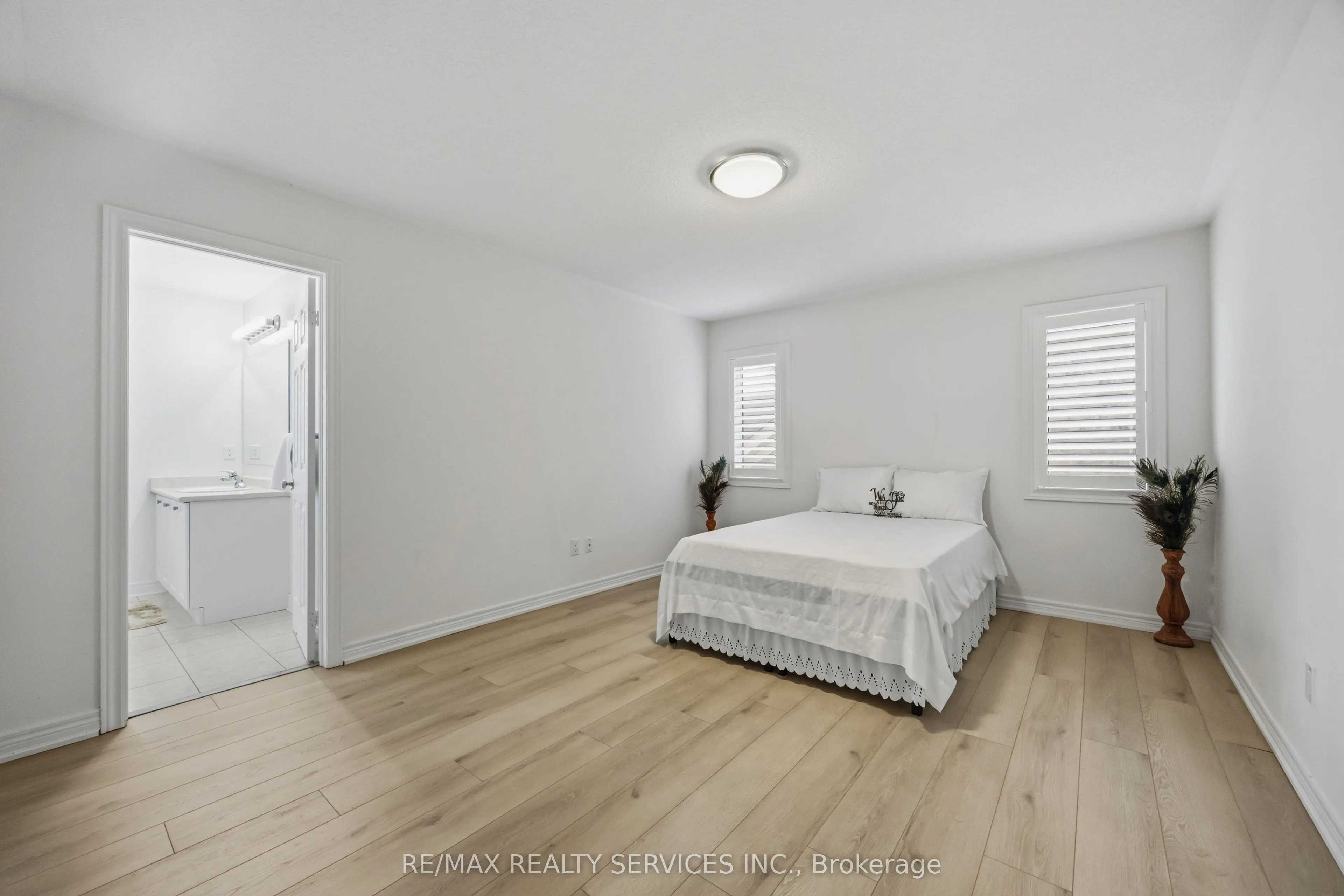 104 Sharpe Crescent