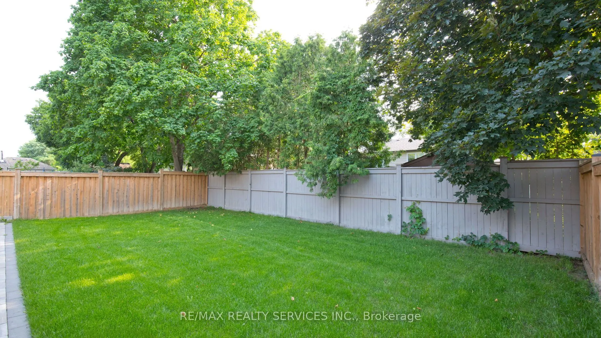 104 Sharpe Crescent