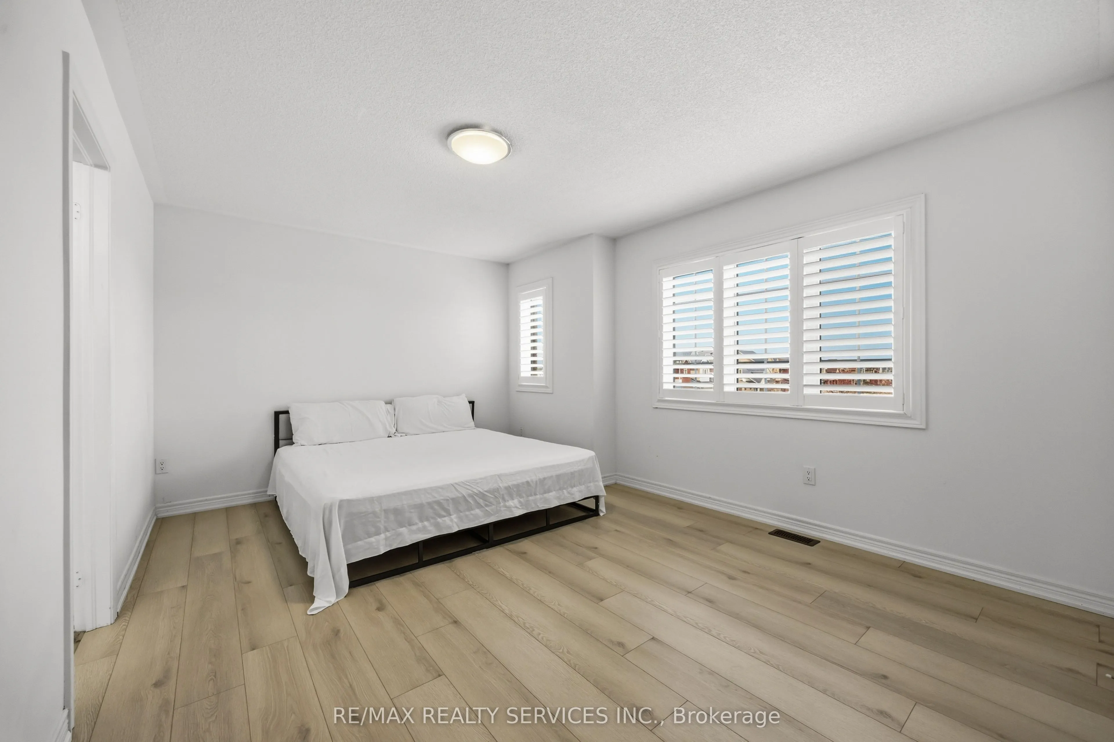 104 Sharpe Crescent