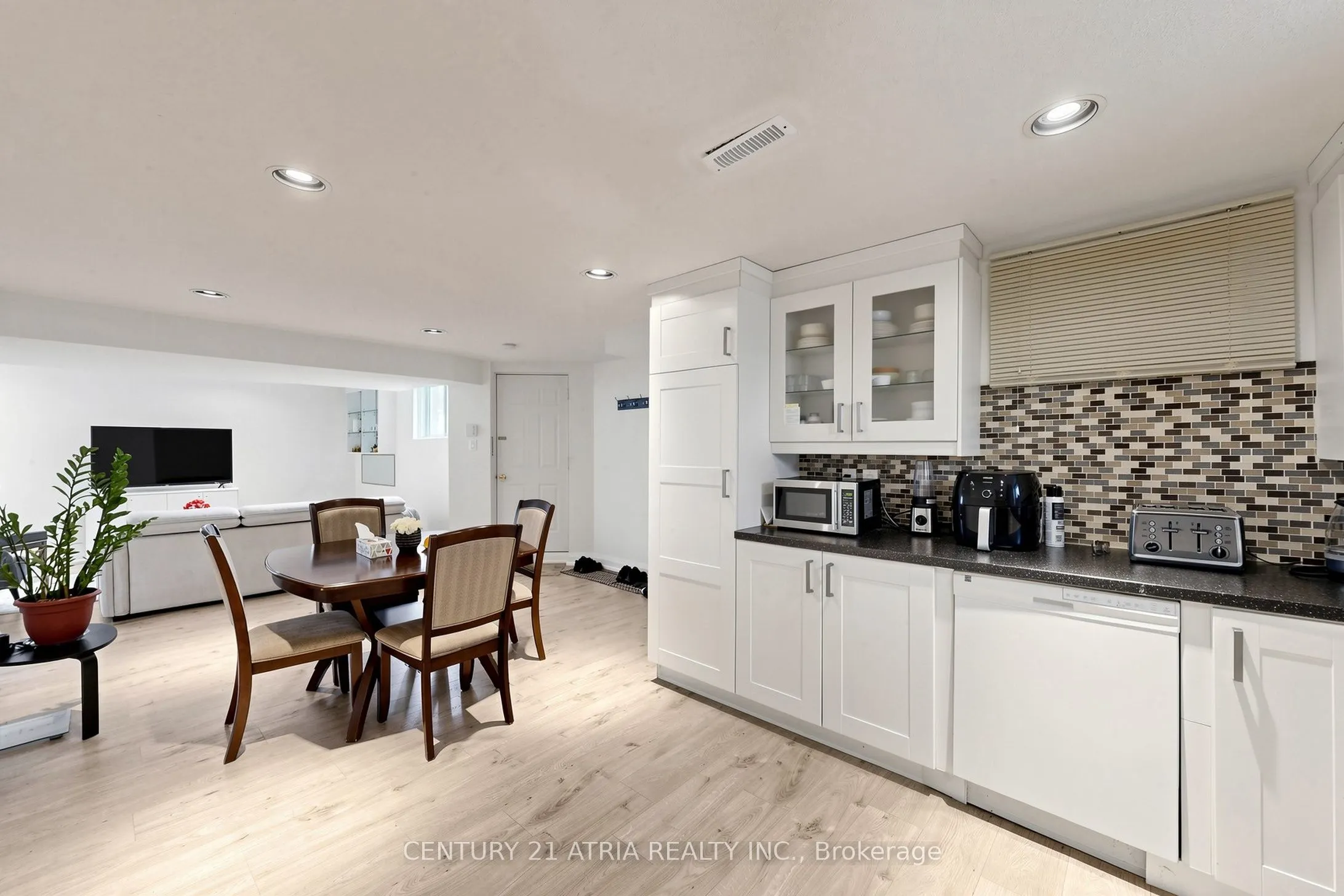 118 May Avenue